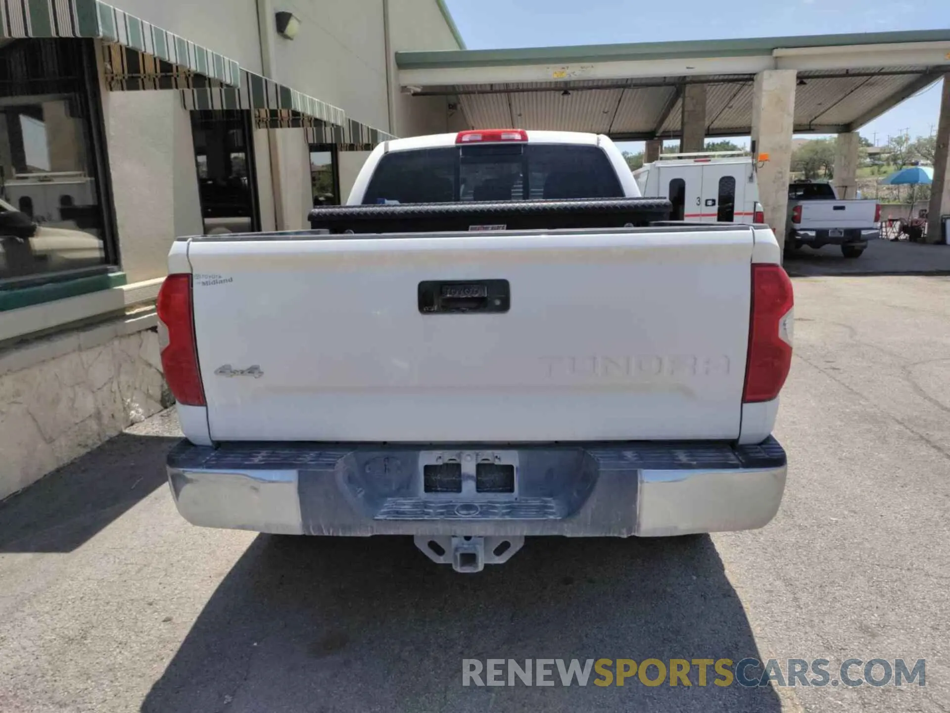 6 Photograph of a damaged car 5TFUW5F19KX796805 TOYOTA TUNDRA 2019