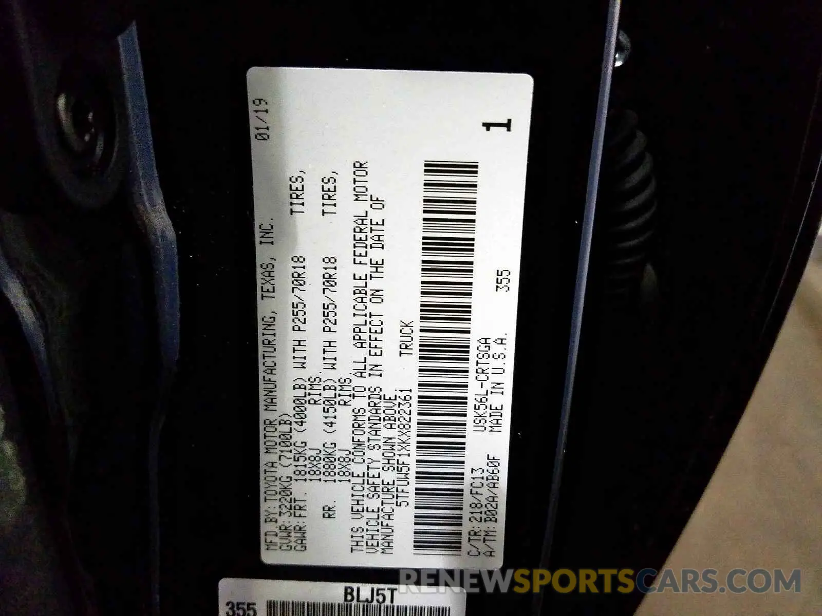 10 Photograph of a damaged car 5TFUW5F1XKX822361 TOYOTA TUNDRA 2019