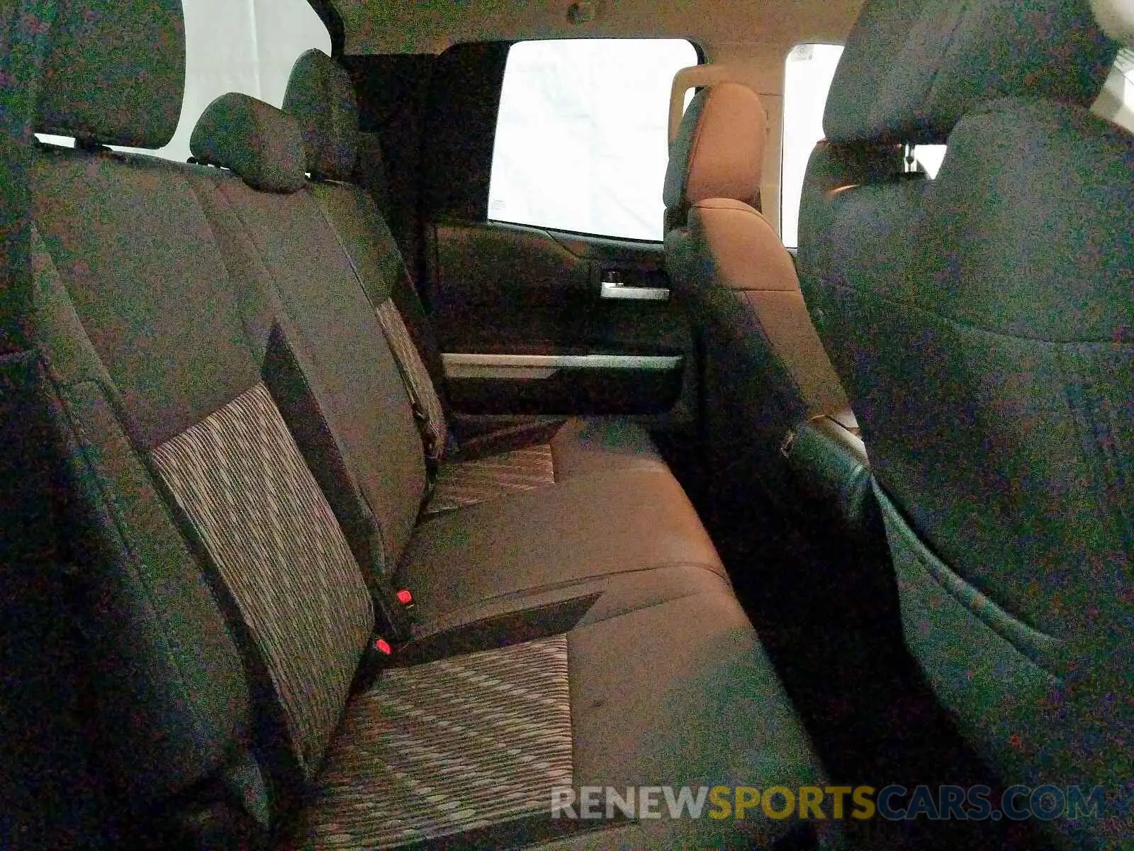 6 Photograph of a damaged car 5TFUW5F1XKX822361 TOYOTA TUNDRA 2019