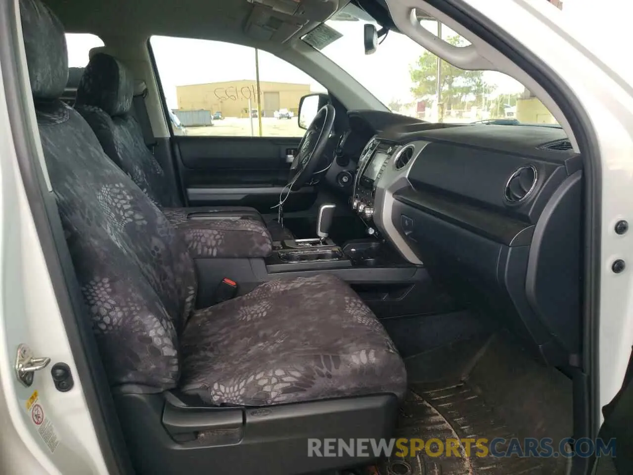5 Photograph of a damaged car 5TFUW5F1XKX849480 TOYOTA TUNDRA 2019