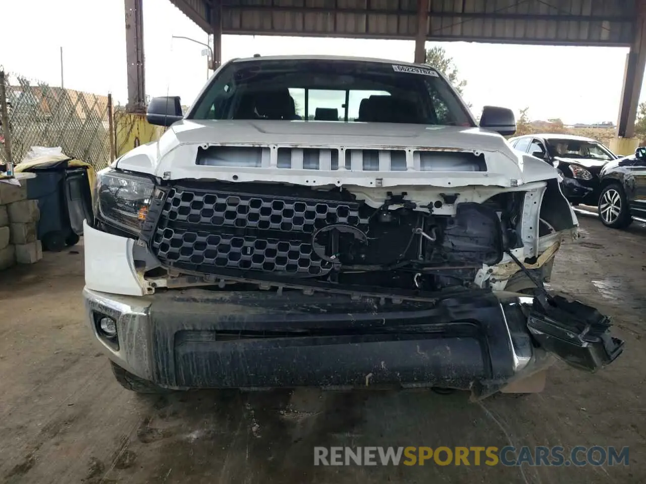 9 Photograph of a damaged car 5TFUW5F1XKX849480 TOYOTA TUNDRA 2019