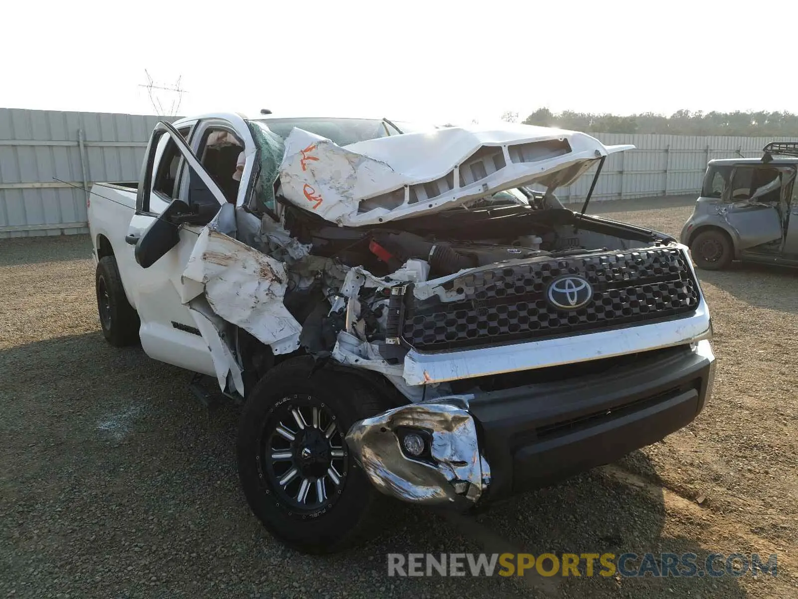 1 Photograph of a damaged car 5TFUY5F12KX868101 TOYOTA TUNDRA 2019