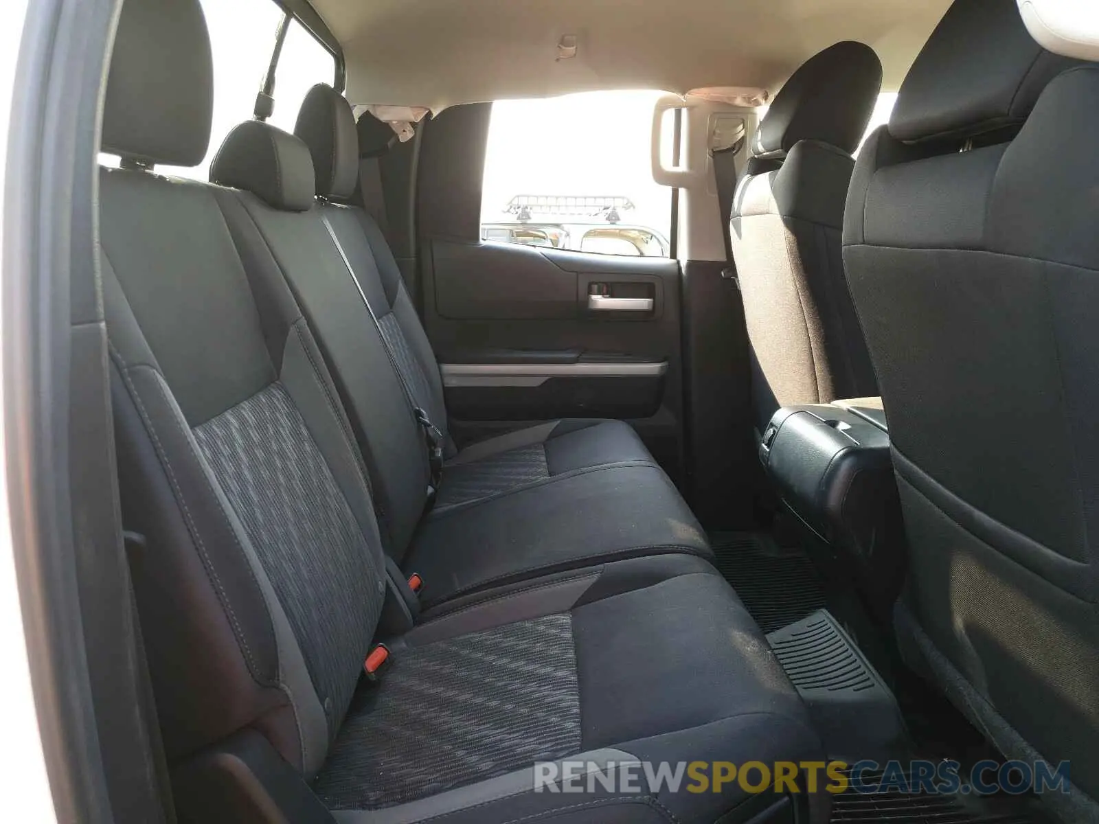 6 Photograph of a damaged car 5TFUY5F12KX868101 TOYOTA TUNDRA 2019