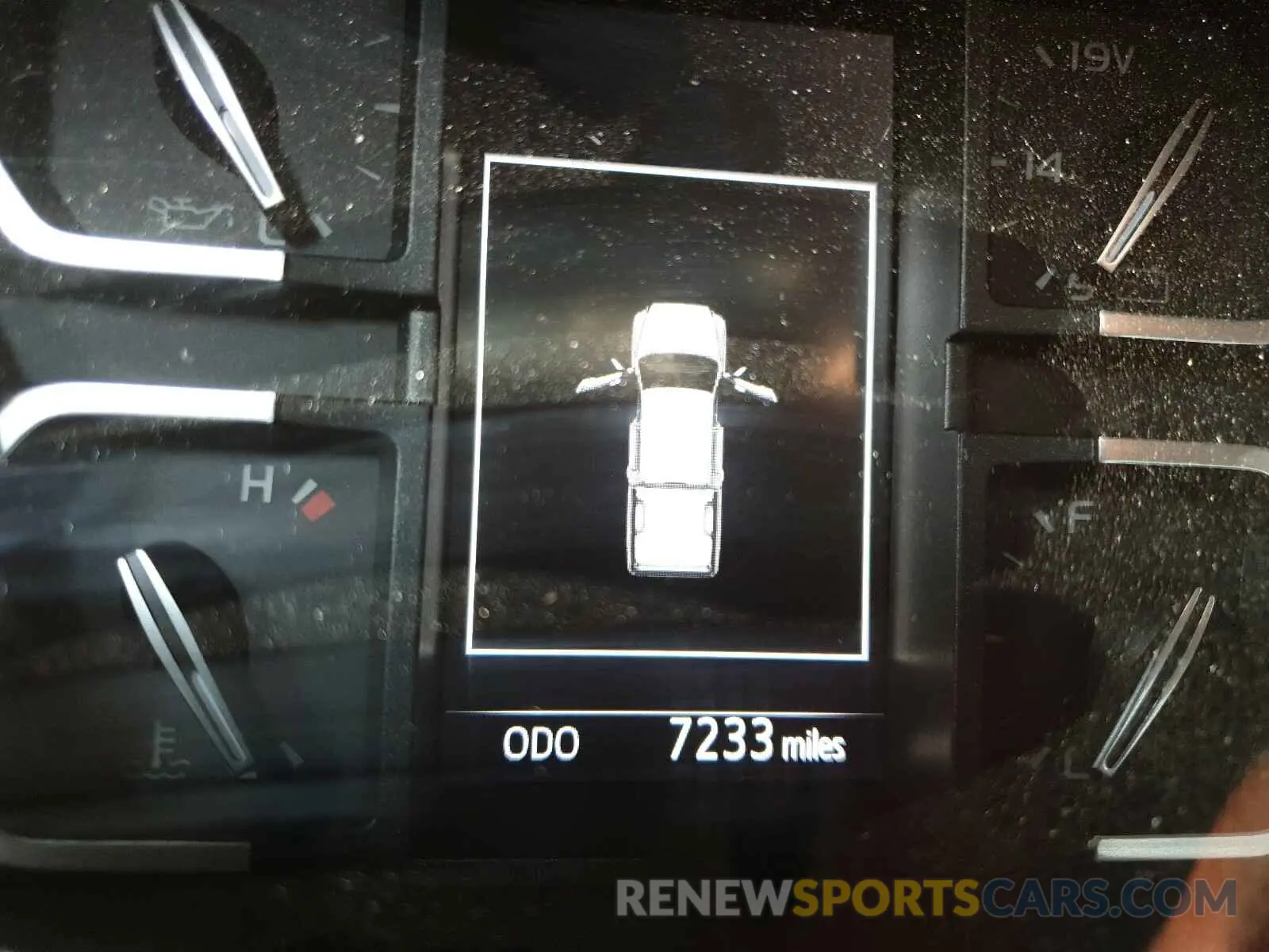 8 Photograph of a damaged car 5TFUY5F12KX868101 TOYOTA TUNDRA 2019