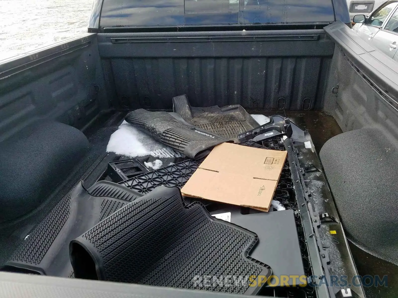 9 Photograph of a damaged car 5TFUY5F13KX804391 TOYOTA TUNDRA 2019