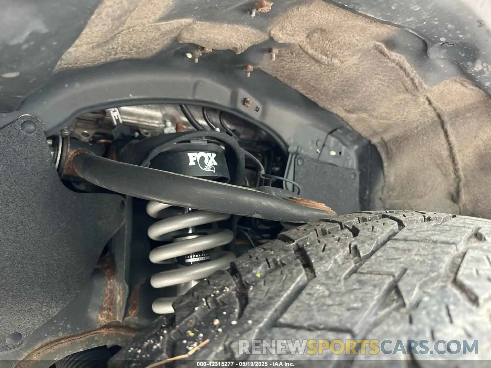 6 Photograph of a damaged car 5TFUY5F13KX815620 TOYOTA TUNDRA 2019