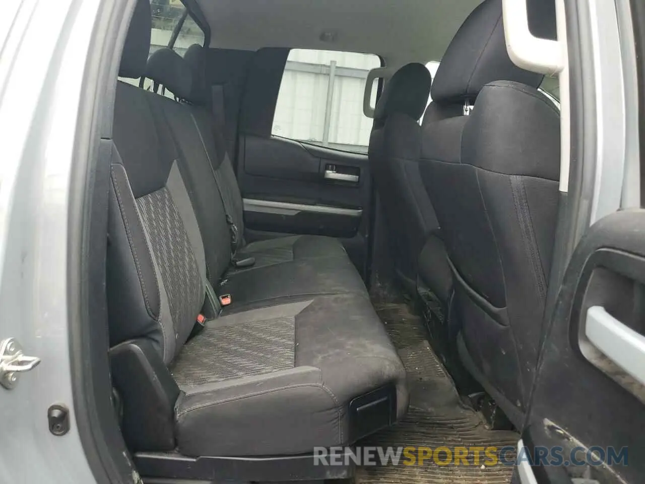 10 Photograph of a damaged car 5TFUY5F17KX859779 TOYOTA TUNDRA 2019