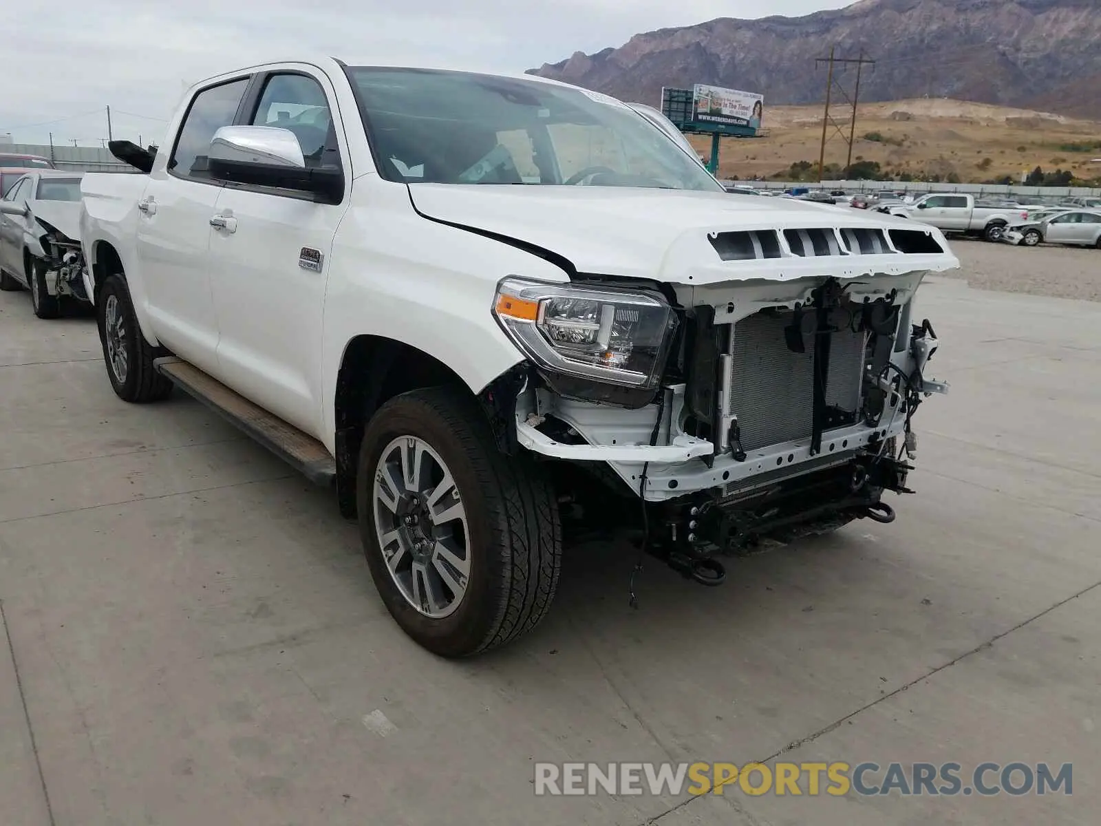 1 Photograph of a damaged car 5TFAY5F11LX900752 TOYOTA TUNDRA 2020
