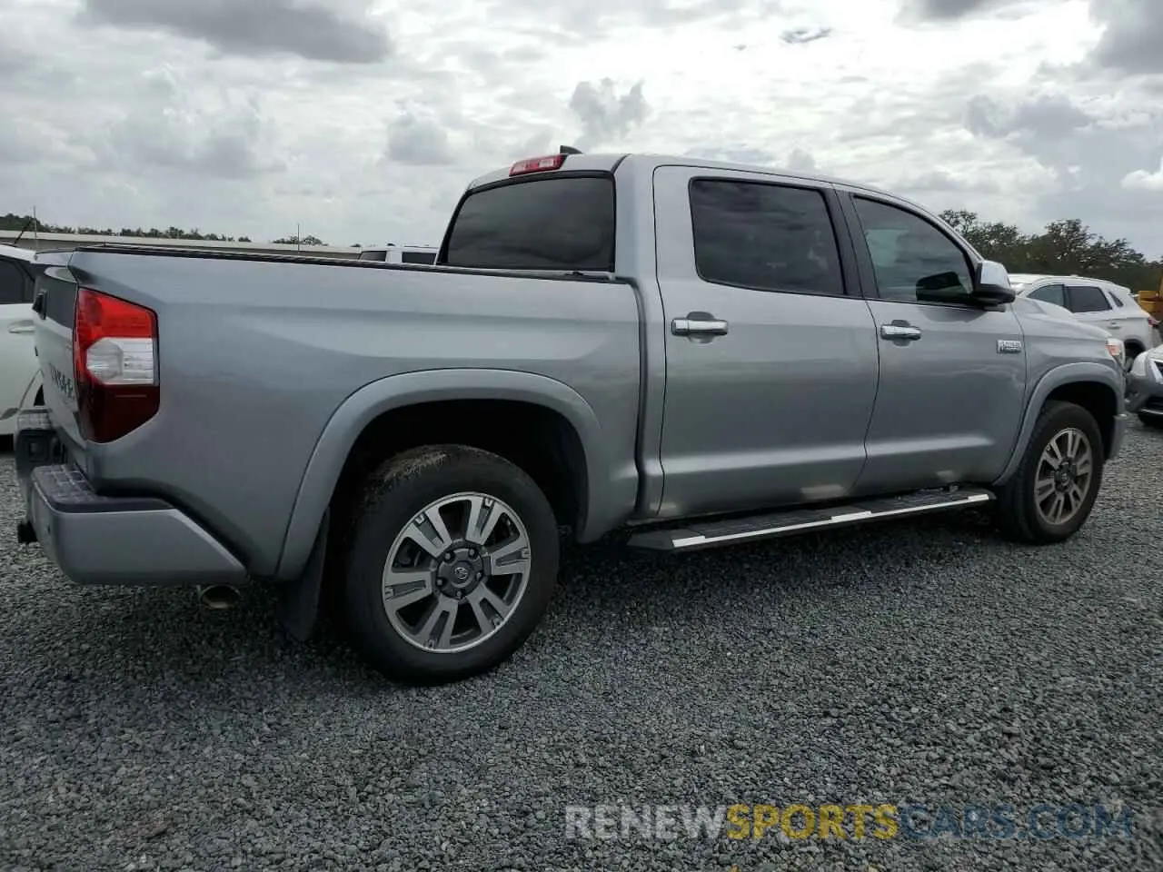 3 Фотография поврежденного автомобиля 5TFAY5F13LX933090 TOYOTA TUNDRA 2020