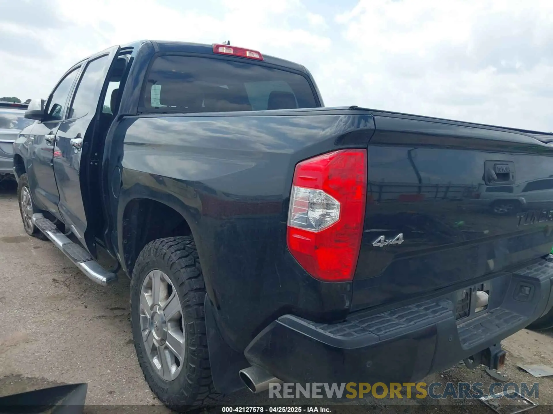3 Photograph of a damaged car 5TFAY5F19LX911658 TOYOTA TUNDRA 2020