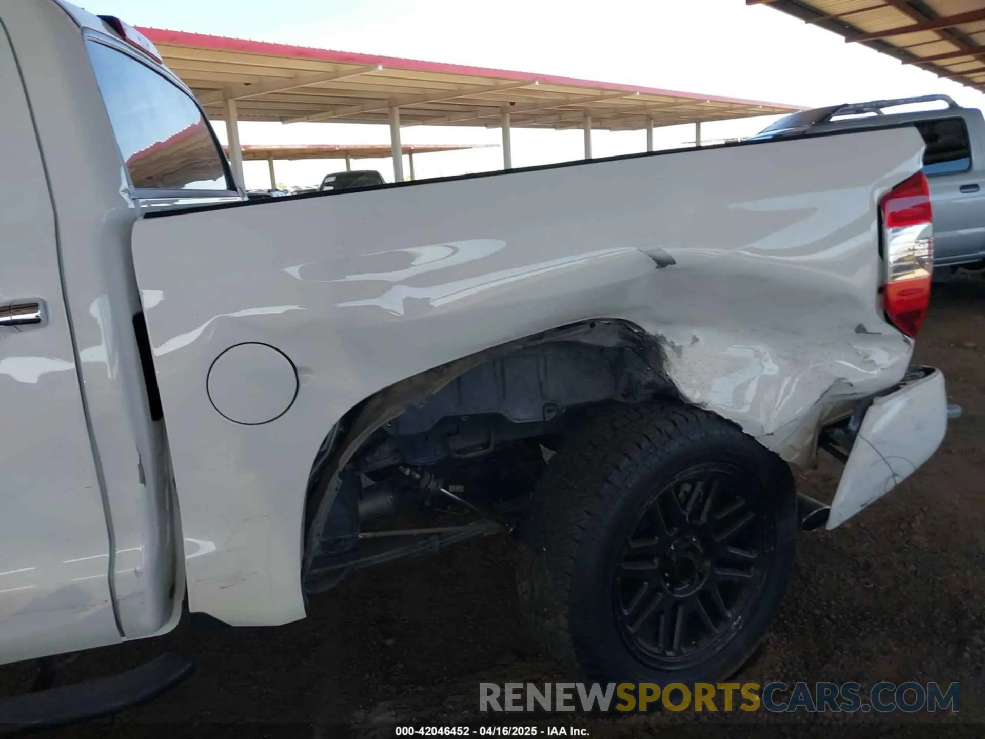 6 Photograph of a damaged car 5TFAY5F19LX935555 TOYOTA TUNDRA 2020