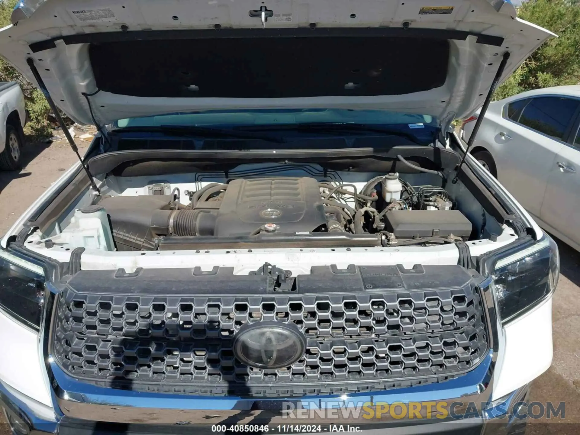 10 Photograph of a damaged car 5TFDY5F11LX884050 TOYOTA TUNDRA 2020