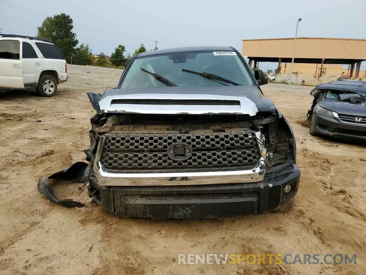 5 Photograph of a damaged car 5TFDY5F11LX914860 TOYOTA TUNDRA 2020