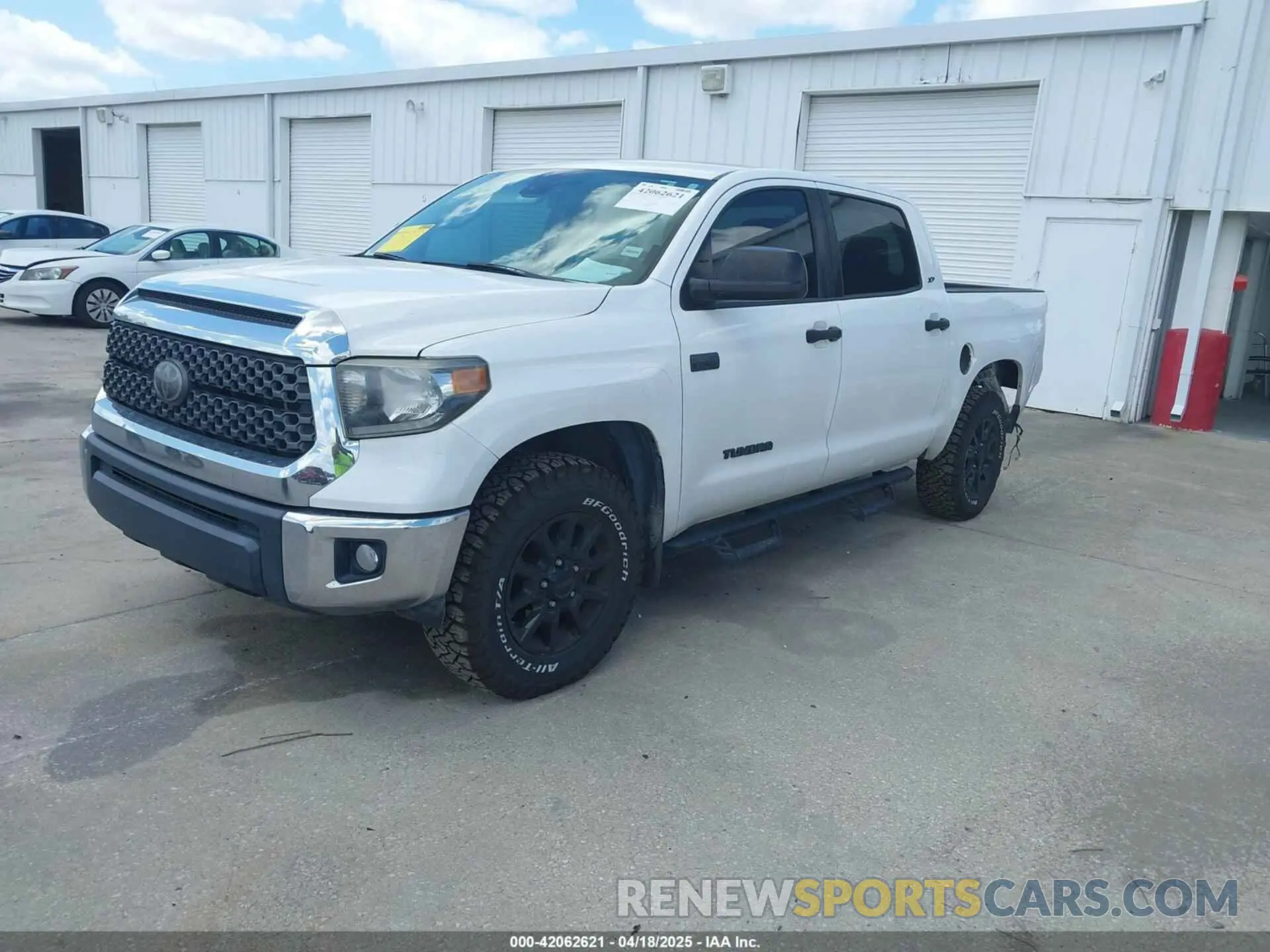 2 Фотография поврежденного автомобиля 5TFDY5F12LX903270 TOYOTA TUNDRA 2020