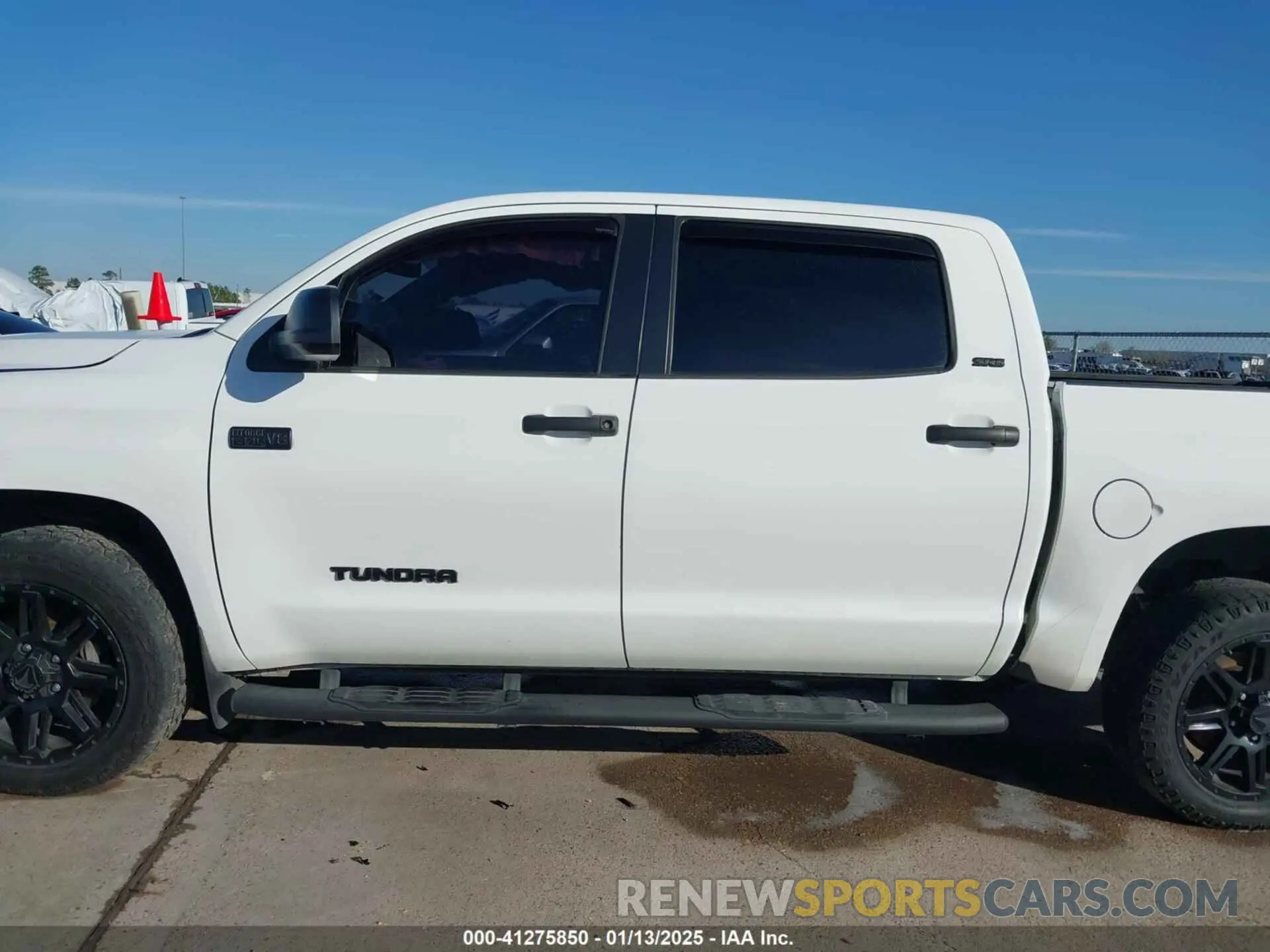 14 Photograph of a damaged car 5TFDY5F13LX880288 TOYOTA TUNDRA 2020