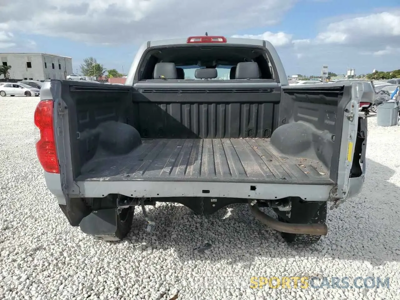 6 Фотография поврежденного автомобиля 5TFDY5F13LX887404 TOYOTA TUNDRA 2020