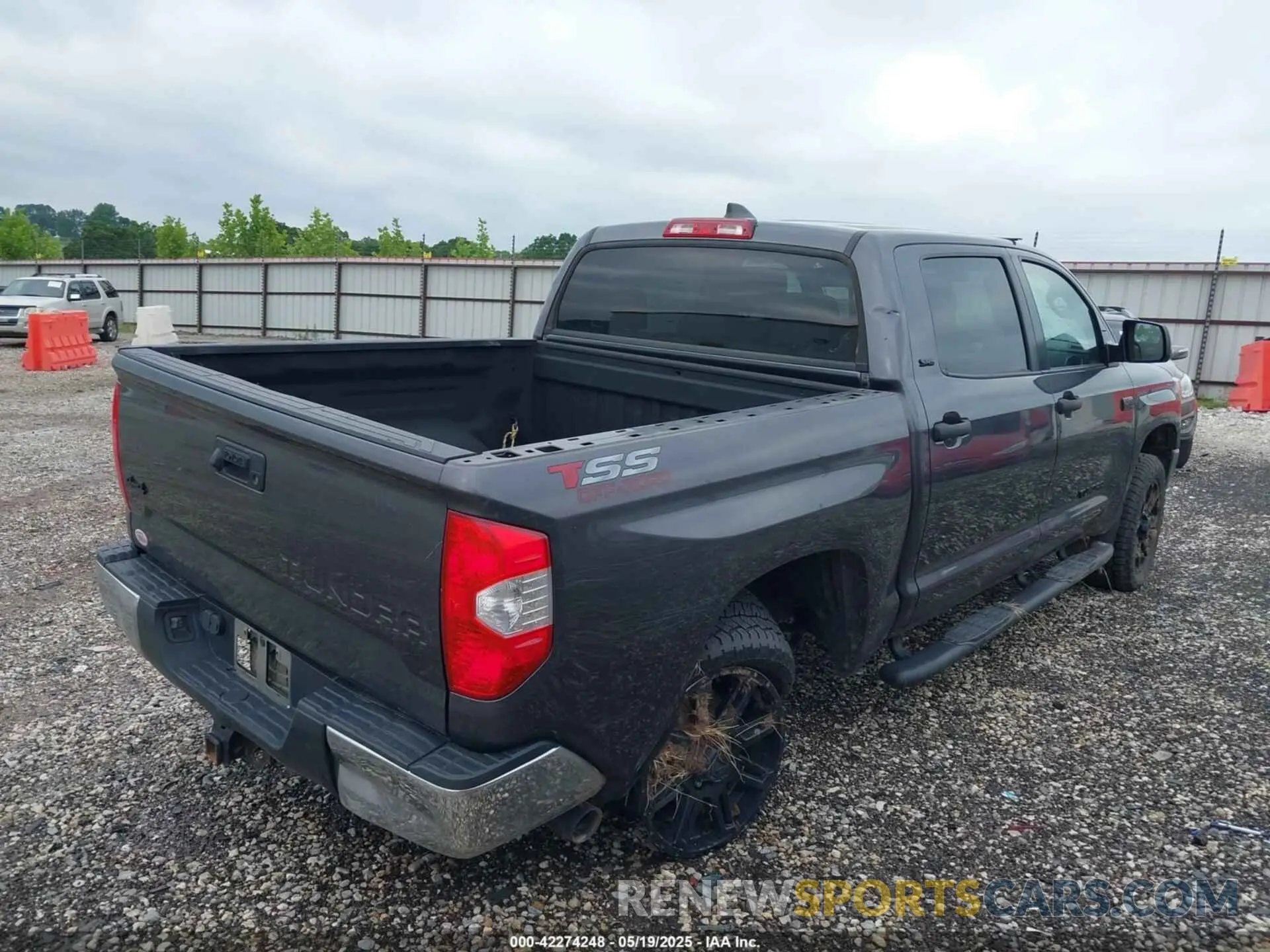 4 Photograph of a damaged car 5TFDY5F15LX918796 TOYOTA TUNDRA 2020