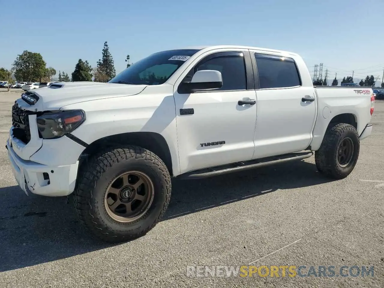 1 Photograph of a damaged car 5TFDY5F17LX934336 TOYOTA TUNDRA 2020