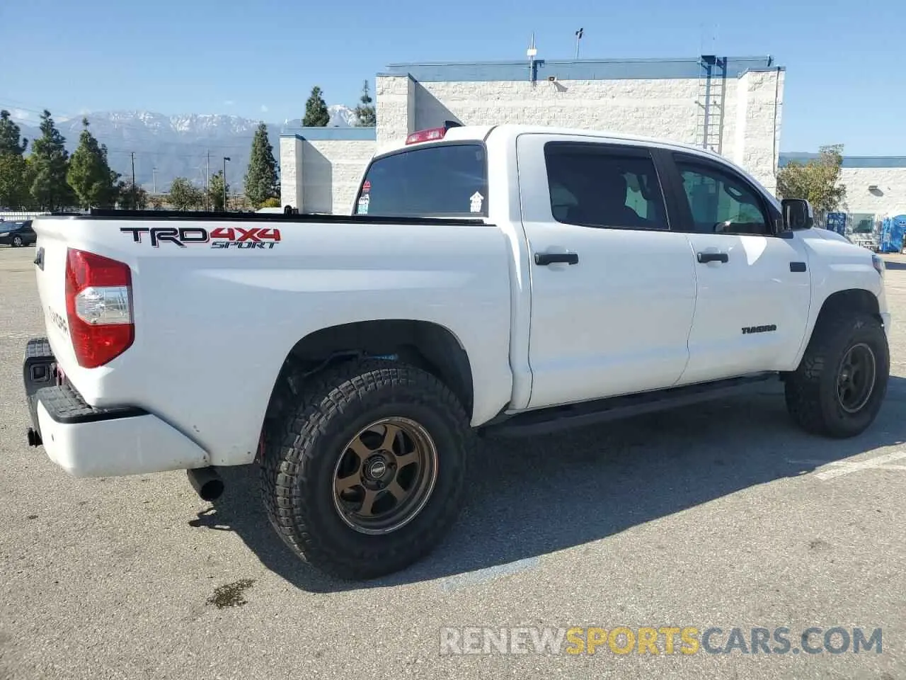 3 Фотография поврежденного автомобиля 5TFDY5F17LX934336 TOYOTA TUNDRA 2020