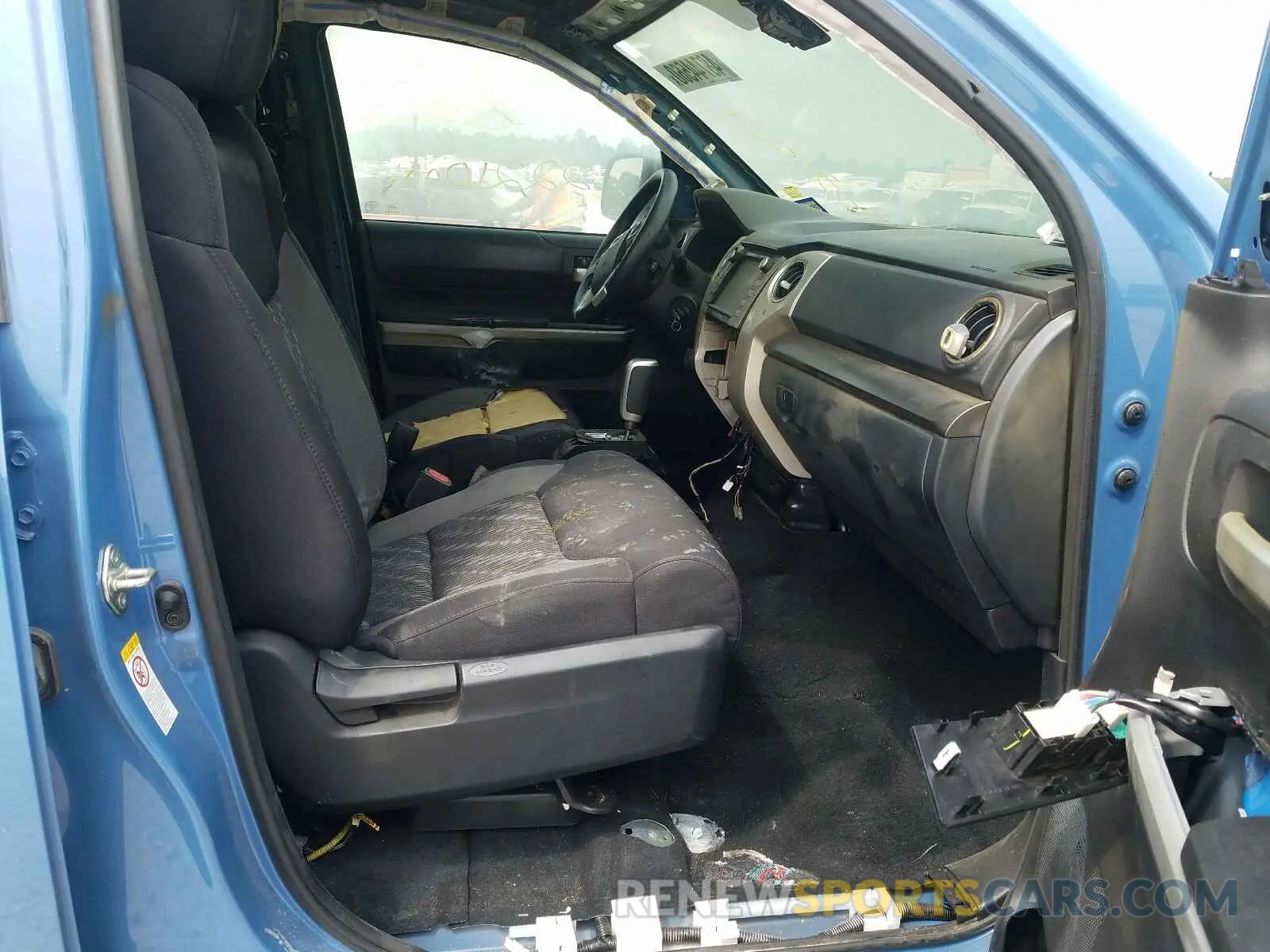 5 Photograph of a damaged car 5TFDY5F18LX874373 TOYOTA TUNDRA 2020