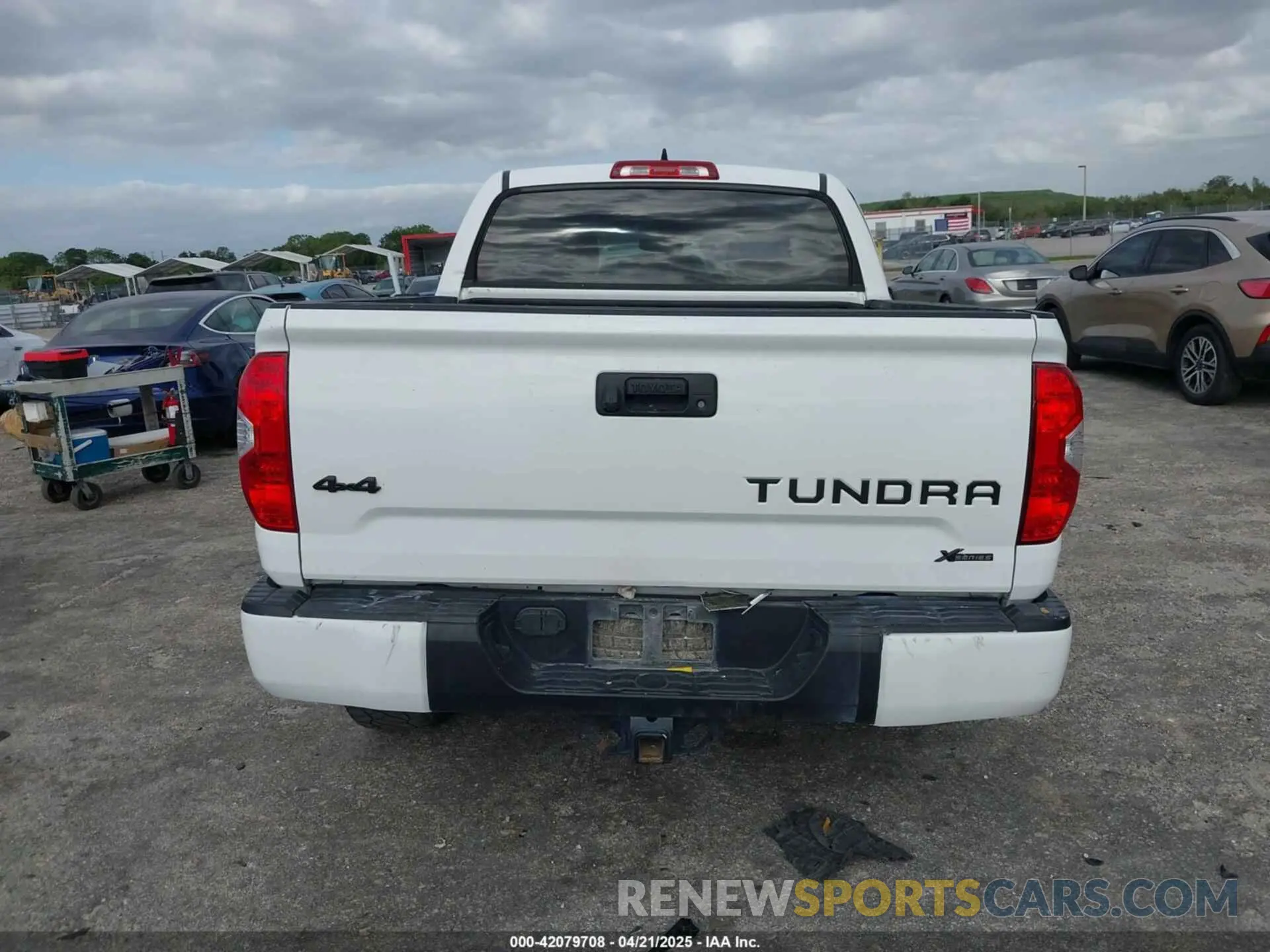 17 Фотография поврежденного автомобиля 5TFDY5F19LX913388 TOYOTA TUNDRA 2020