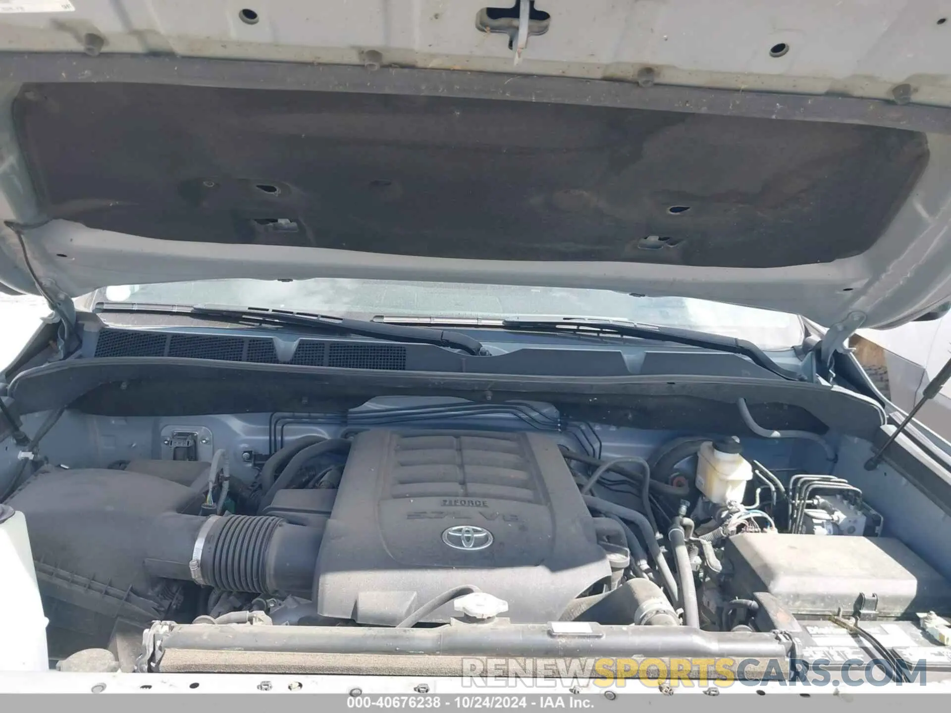 10 Photograph of a damaged car 5TFDY5F19LX915772 TOYOTA TUNDRA 2020