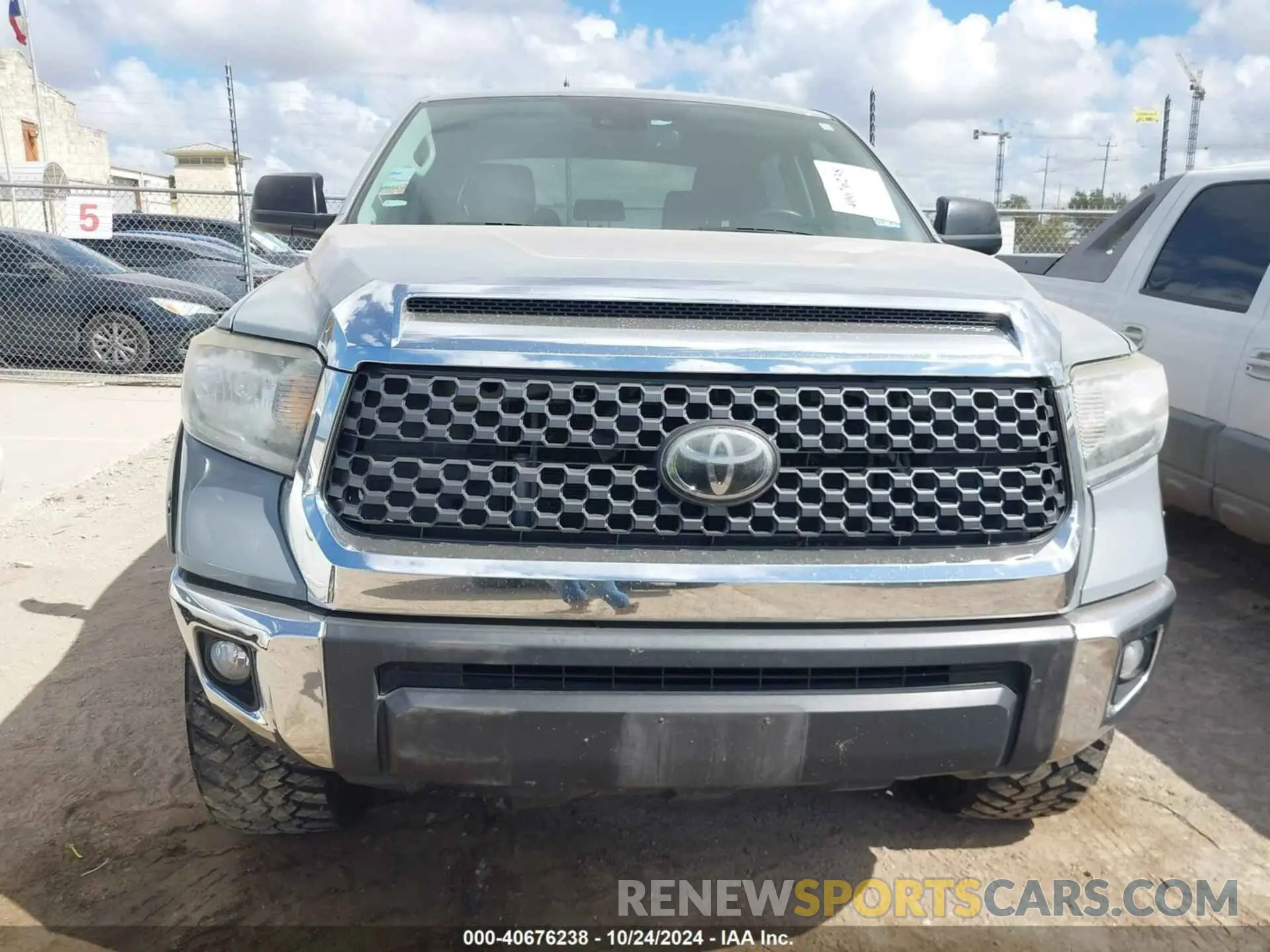 12 Photograph of a damaged car 5TFDY5F19LX915772 TOYOTA TUNDRA 2020