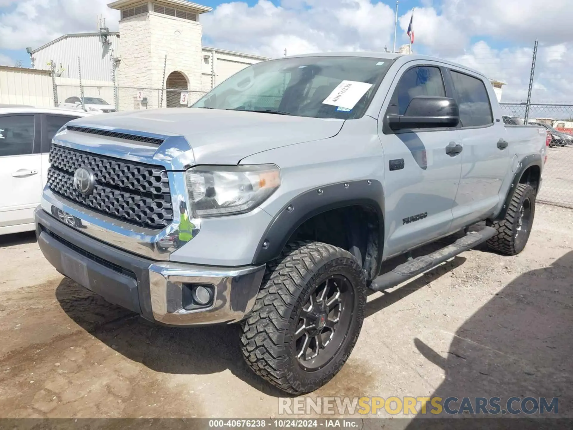 2 Photograph of a damaged car 5TFDY5F19LX915772 TOYOTA TUNDRA 2020