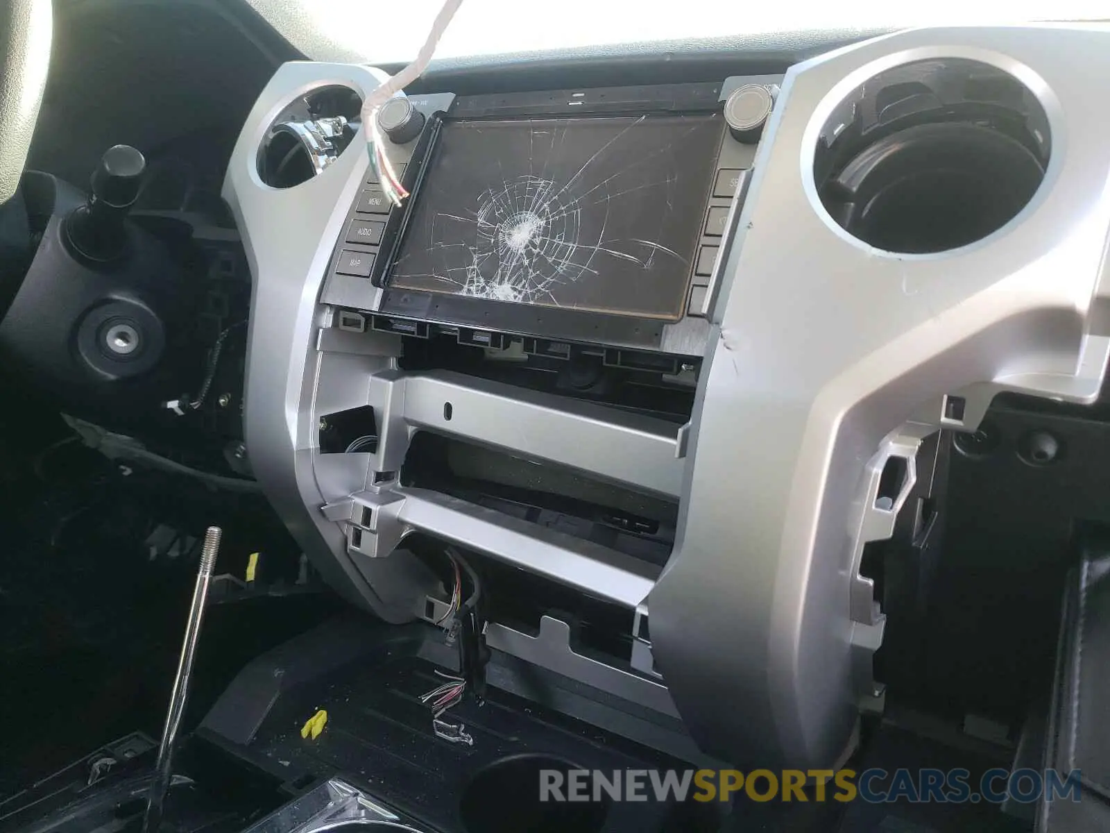9 Photograph of a damaged car 5TFEY5F14LX258559 TOYOTA TUNDRA 2020