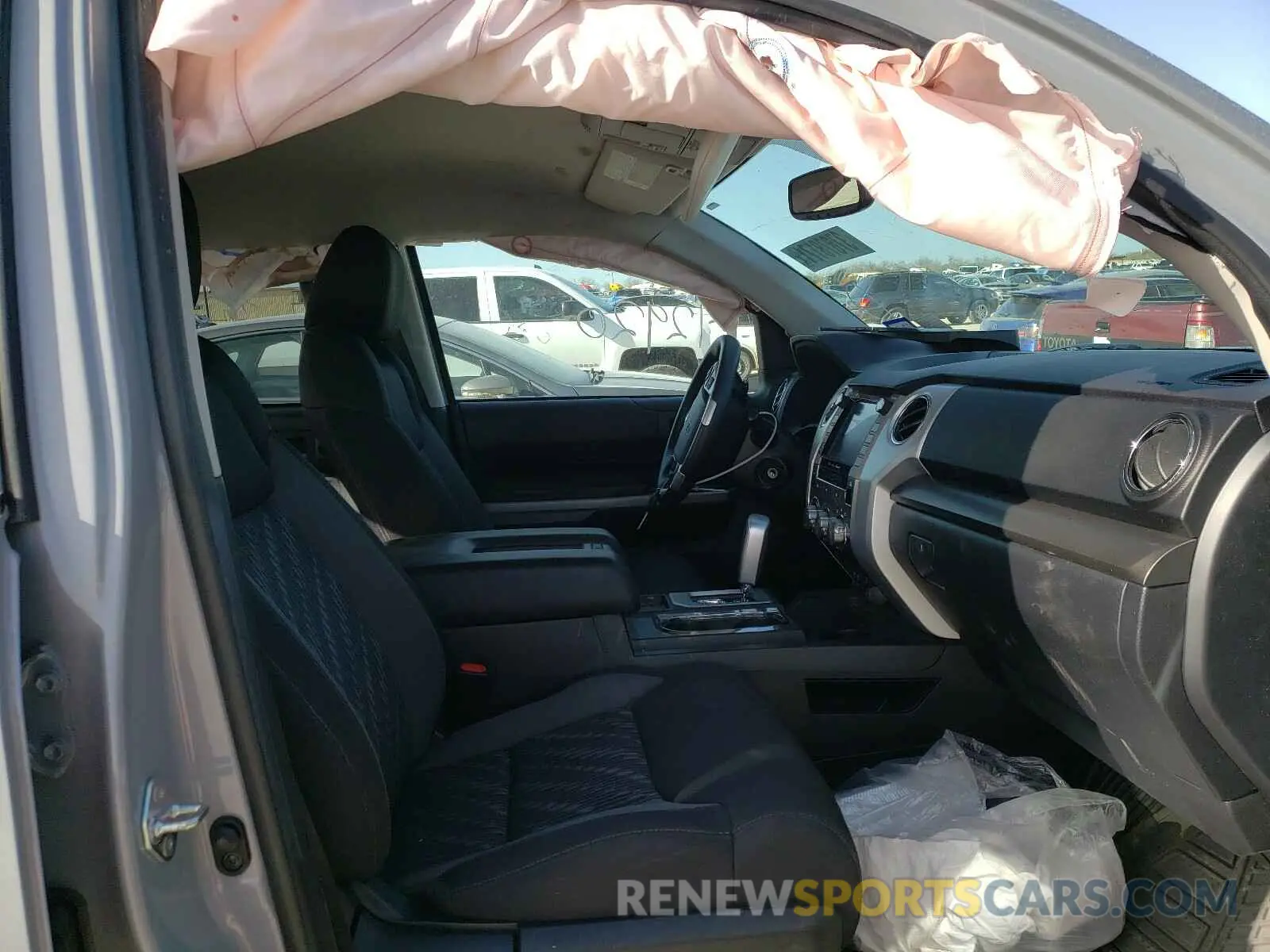5 Photograph of a damaged car 5TFEY5F18LX265093 TOYOTA TUNDRA 2020