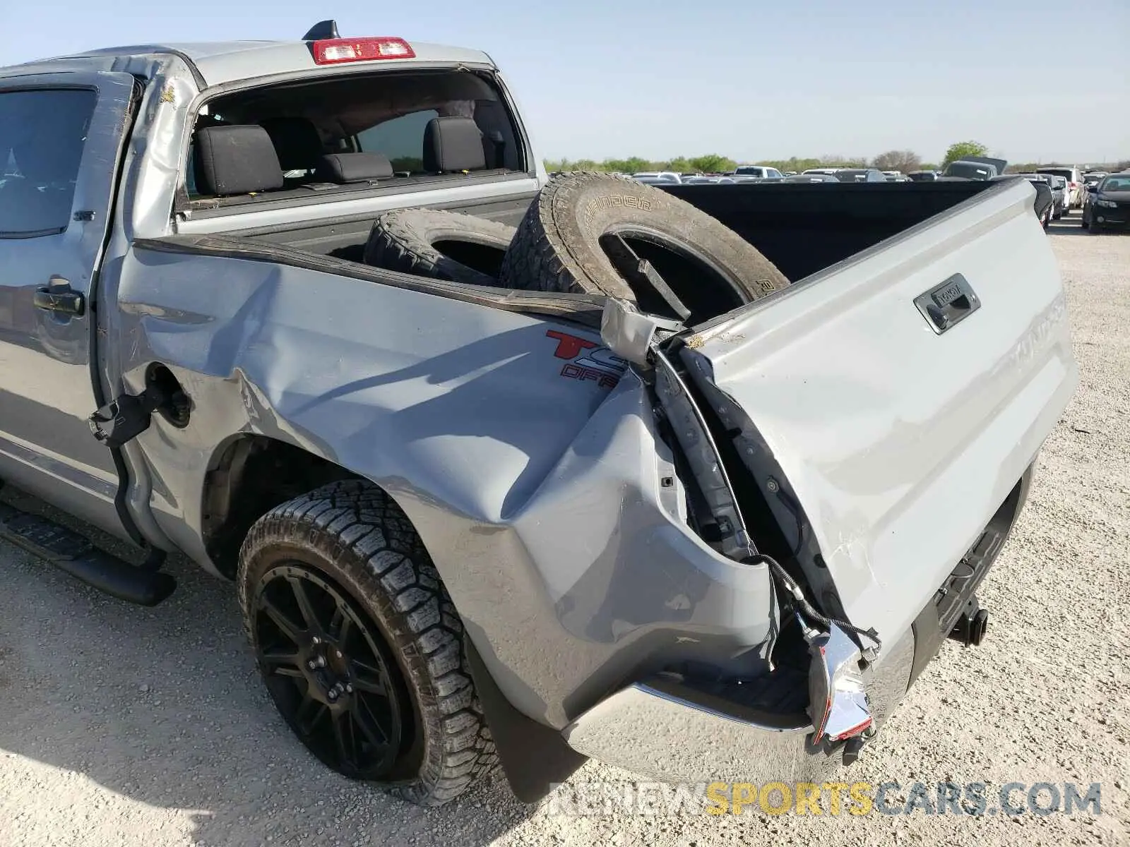 9 Photograph of a damaged car 5TFEY5F18LX265093 TOYOTA TUNDRA 2020