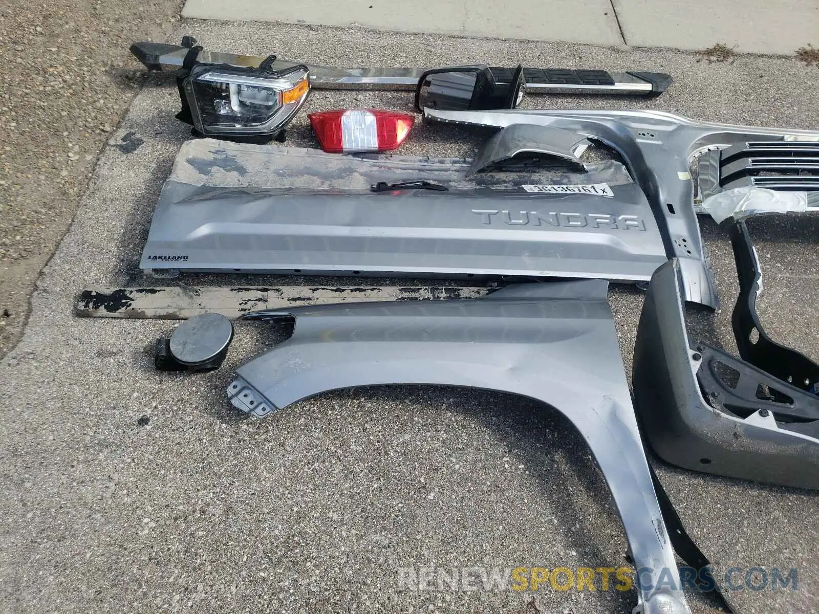 9 Photograph of a damaged car 5TFFY5F12LX257608 TOYOTA TUNDRA 2020