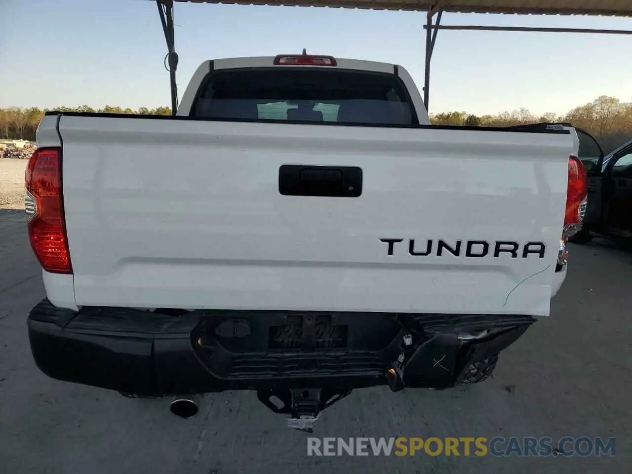 6 Photograph of a damaged car 5TFHY5F16LX925175 TOYOTA TUNDRA 2020