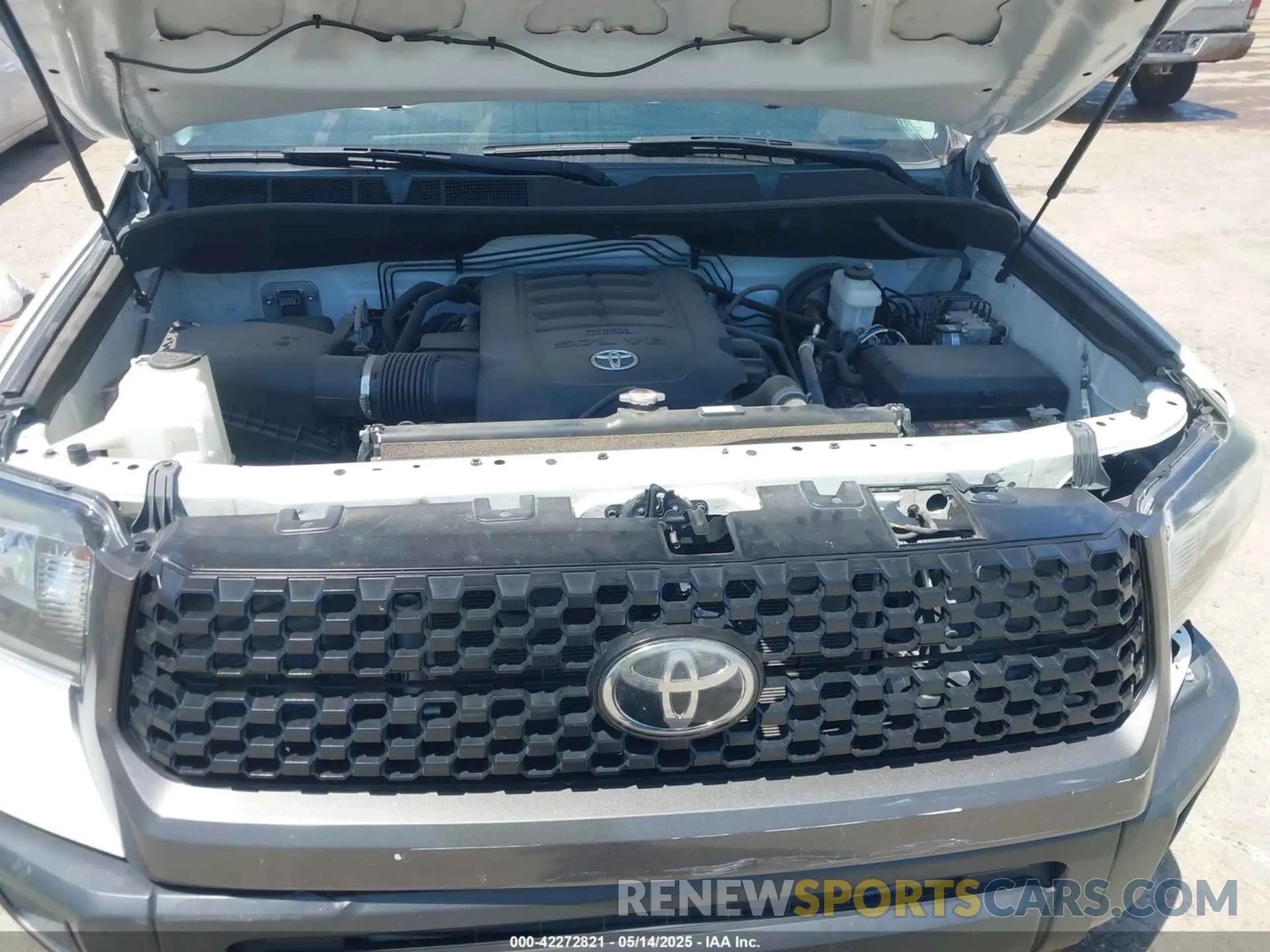 10 Photograph of a damaged car 5TFRY5F12LX268427 TOYOTA TUNDRA 2020