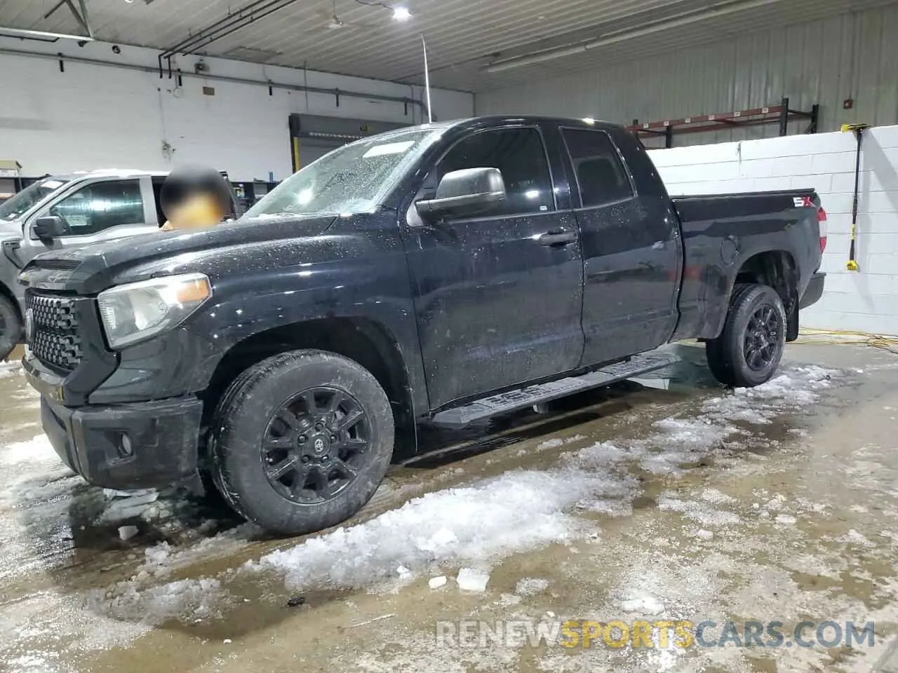 1 Фотография поврежденного автомобиля 5TFRY5F14LX267120 TOYOTA TUNDRA 2020