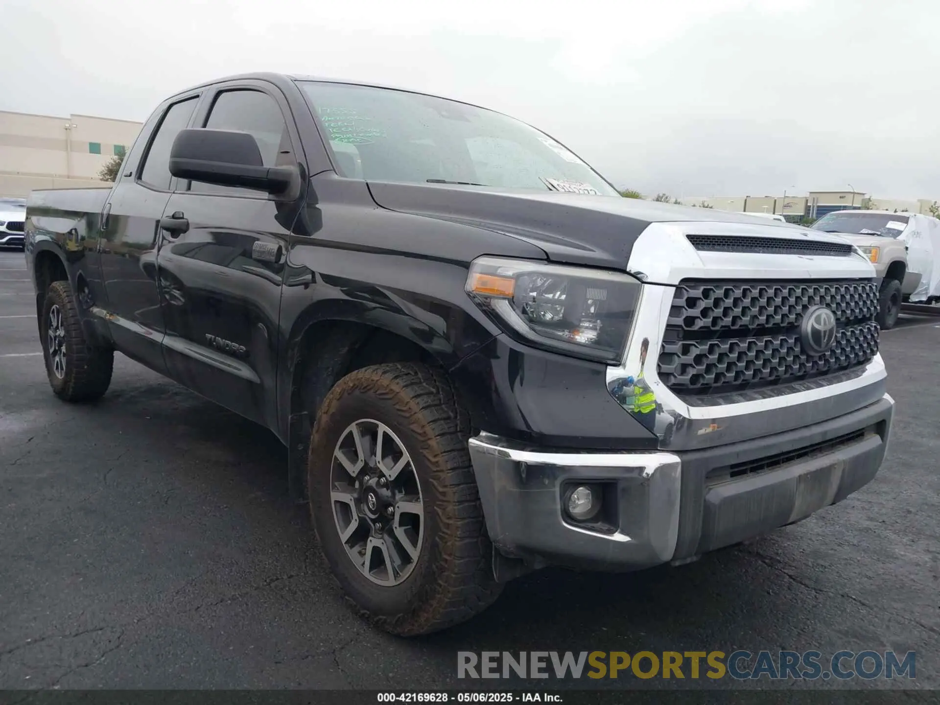 1 Photograph of a damaged car 5TFRY5F14LX268431 TOYOTA TUNDRA 2020