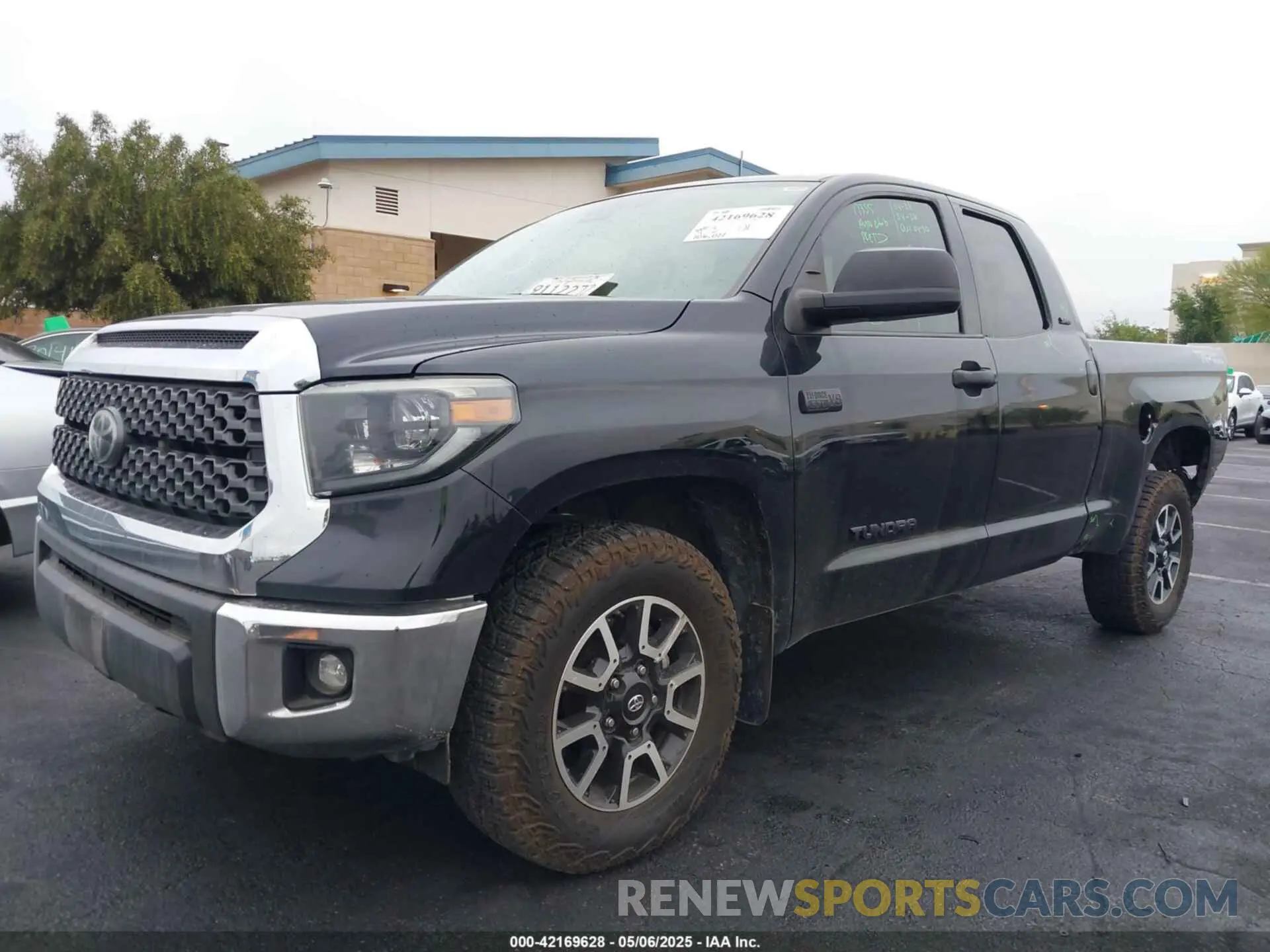 2 Photograph of a damaged car 5TFRY5F14LX268431 TOYOTA TUNDRA 2020