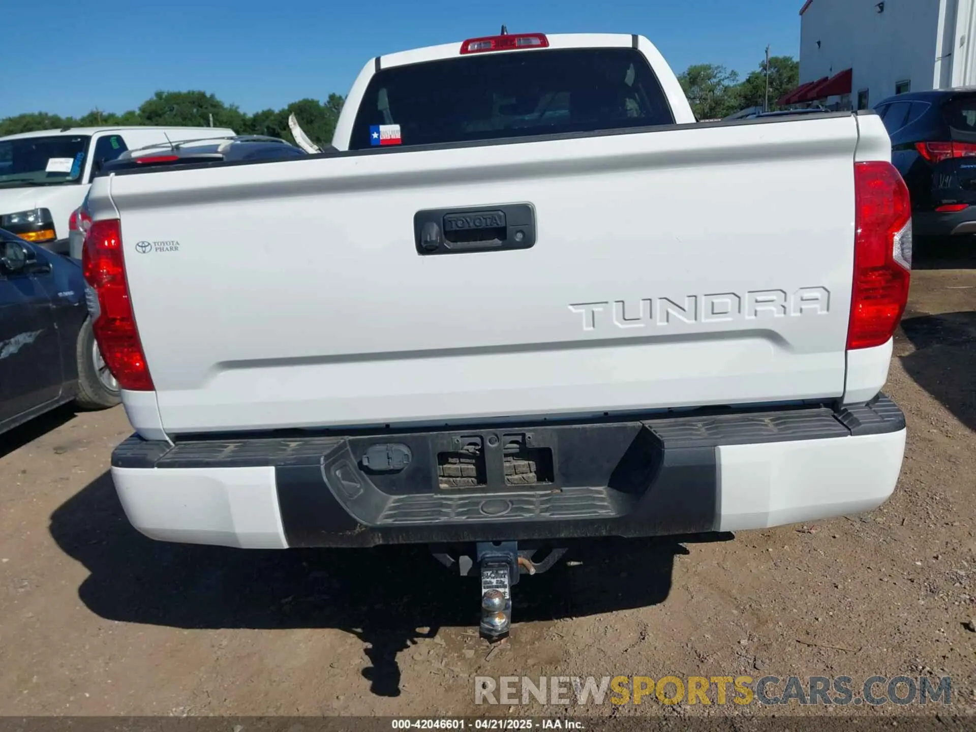 16 Photograph of a damaged car 5TFRY5F19LX267257 TOYOTA TUNDRA 2020