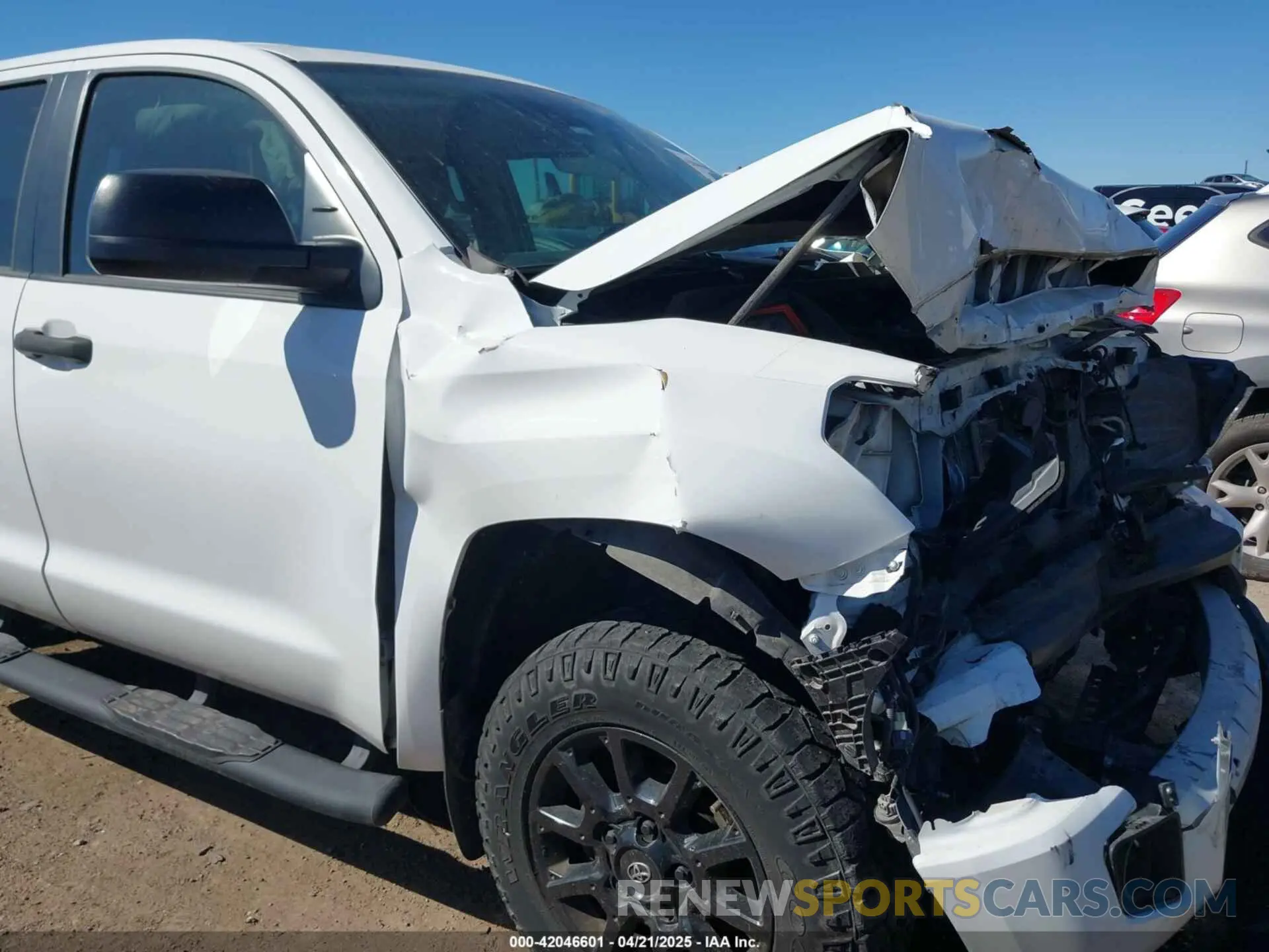 18 Photograph of a damaged car 5TFRY5F19LX267257 TOYOTA TUNDRA 2020