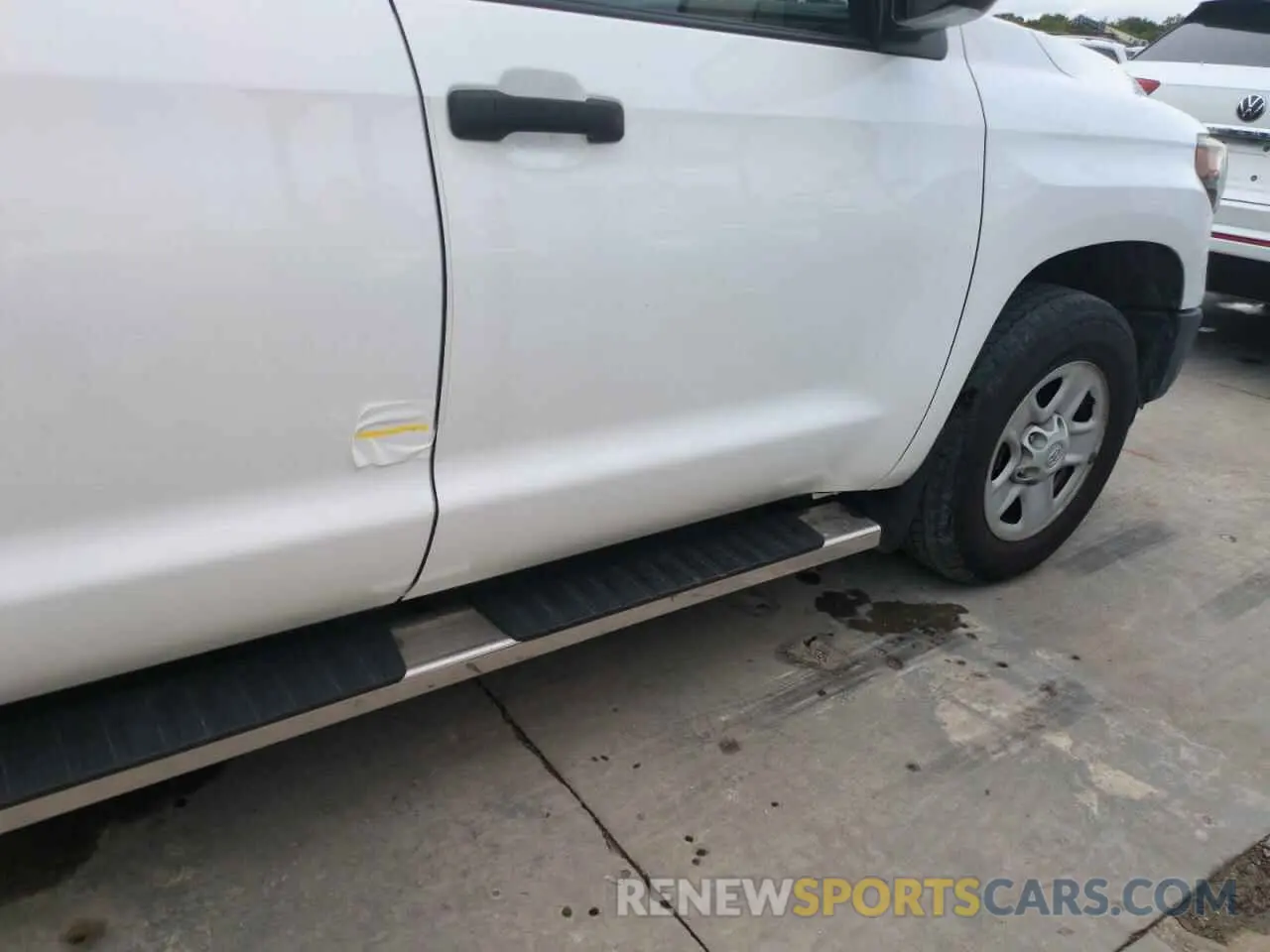 12 Photograph of a damaged car 5TFRY5F19LX271275 TOYOTA TUNDRA 2020