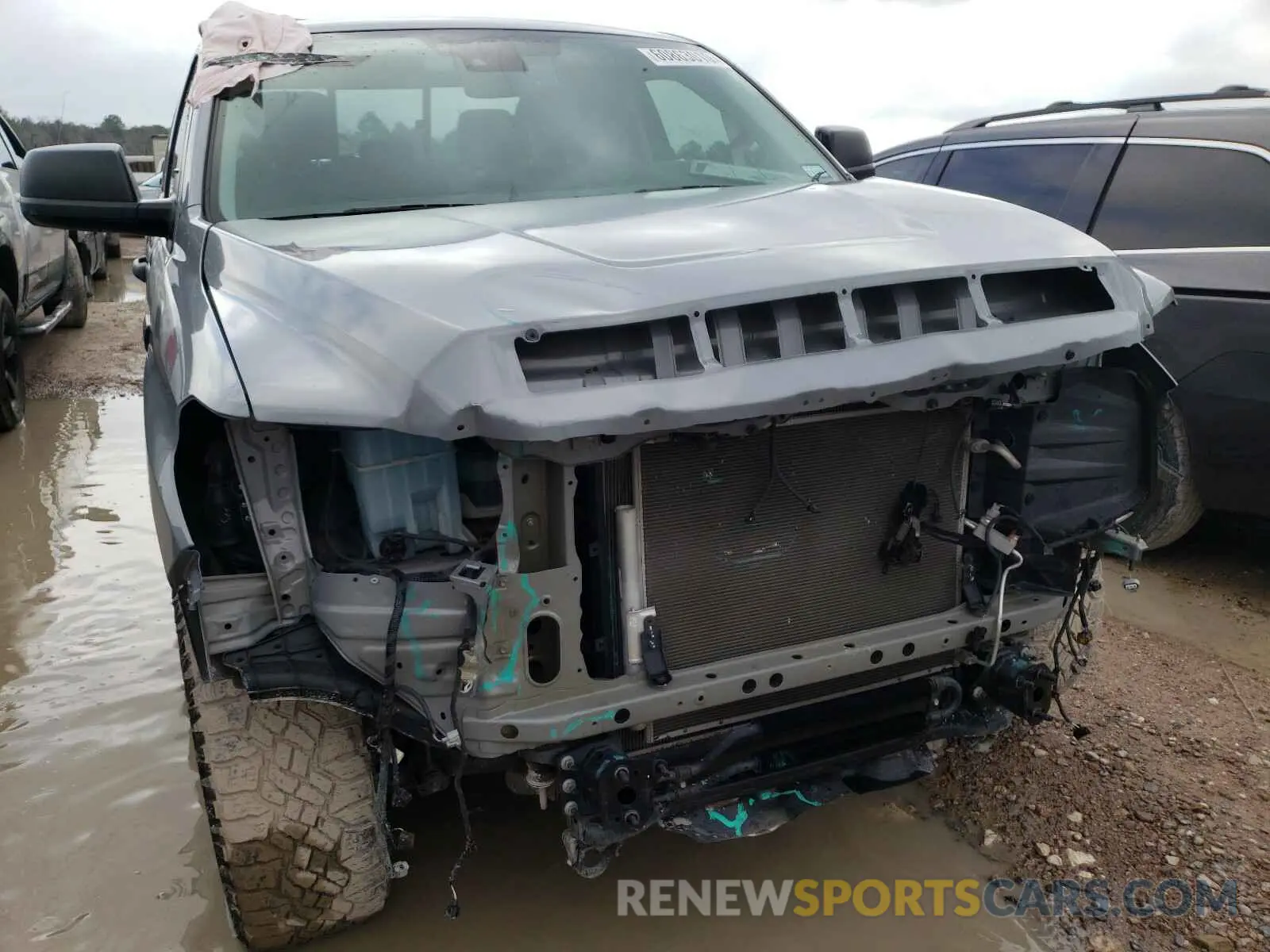 9 Photograph of a damaged car 5TFRY5F1XLX257272 TOYOTA TUNDRA 2020
