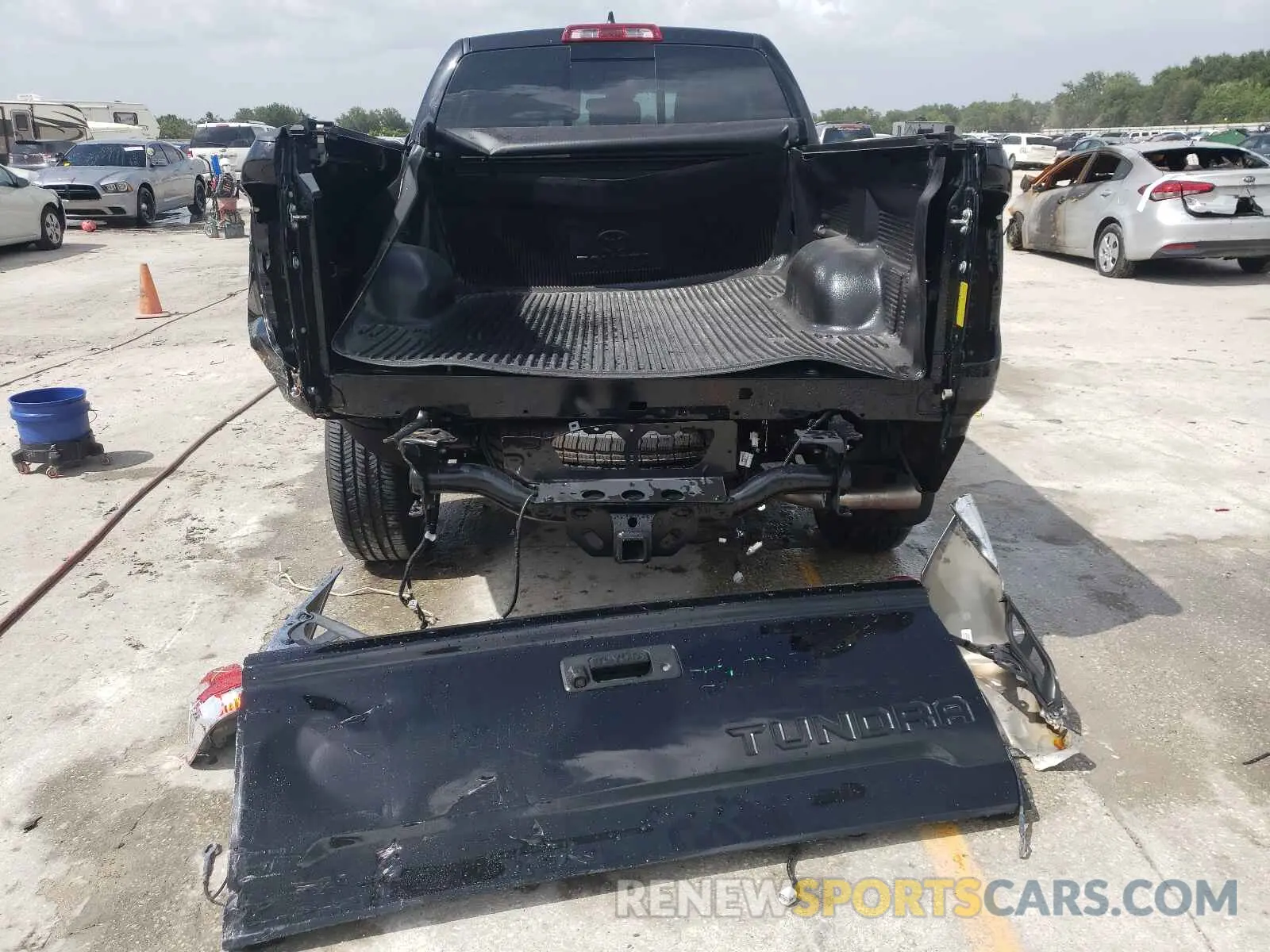 9 Photograph of a damaged car 5TFRY5F1XLX267221 TOYOTA TUNDRA 2020