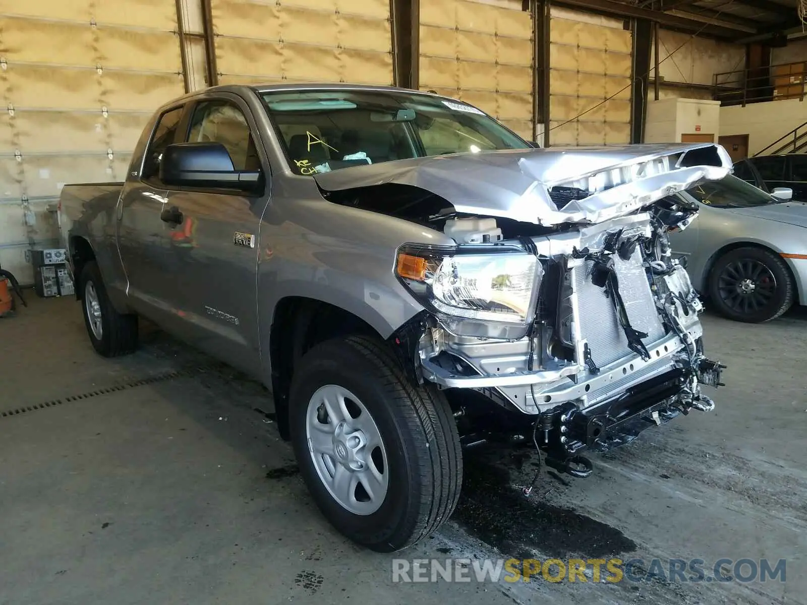 1 Photograph of a damaged car 5TFUY5F10LX944190 TOYOTA TUNDRA 2020
