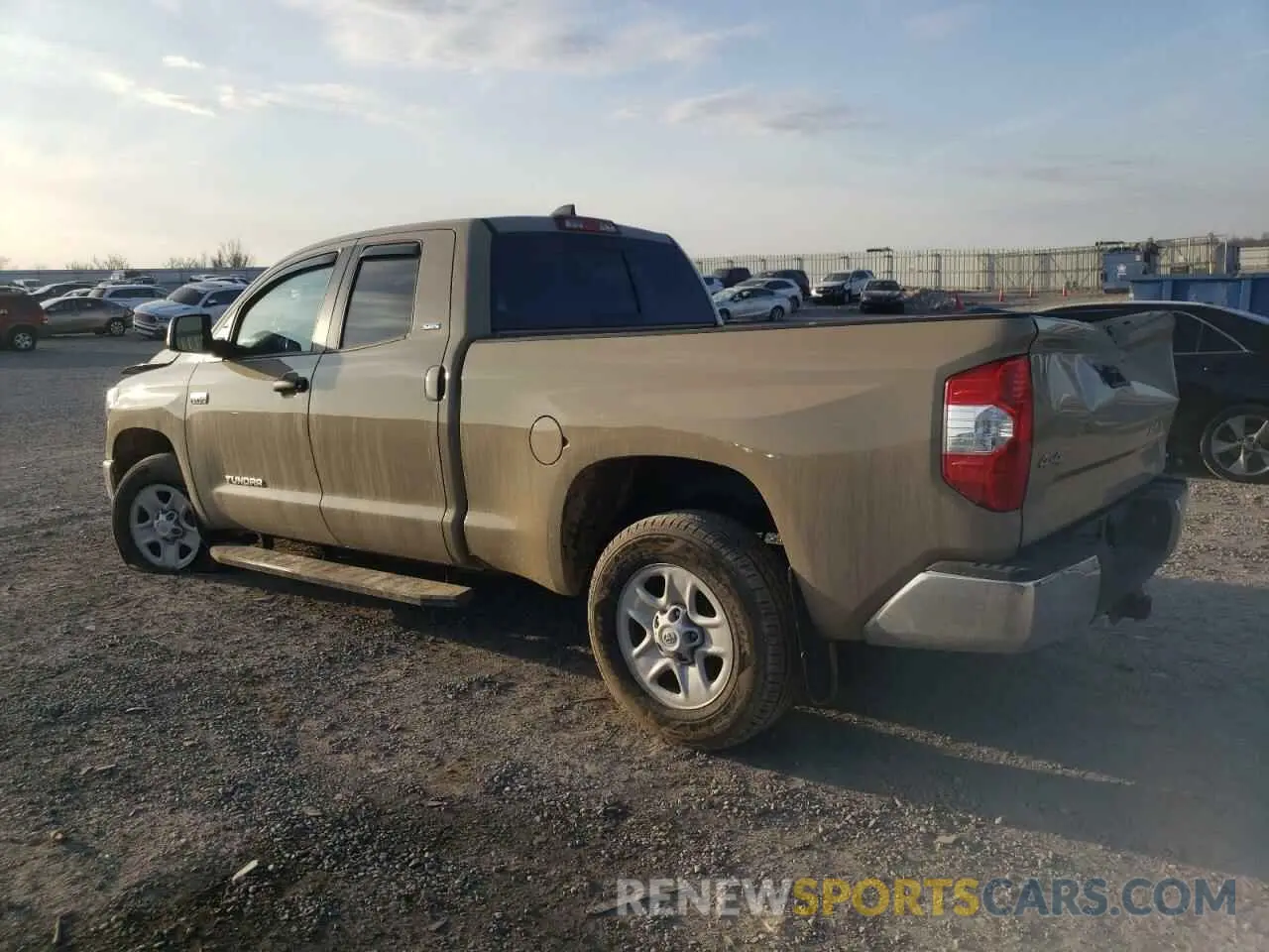 2 Photograph of a damaged car 5TFUY5F11LX946577 TOYOTA TUNDRA 2020