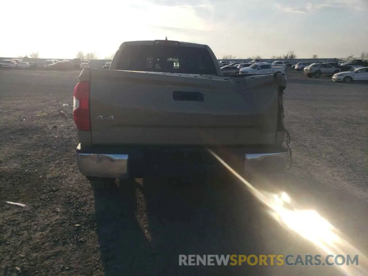 6 Photograph of a damaged car 5TFUY5F11LX946577 TOYOTA TUNDRA 2020
