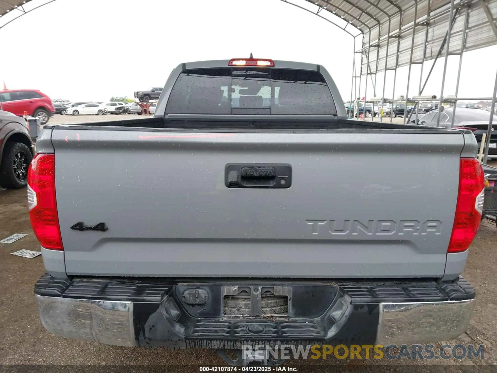 16 Photograph of a damaged car 5TFUY5F12LX877897 TOYOTA TUNDRA 2020