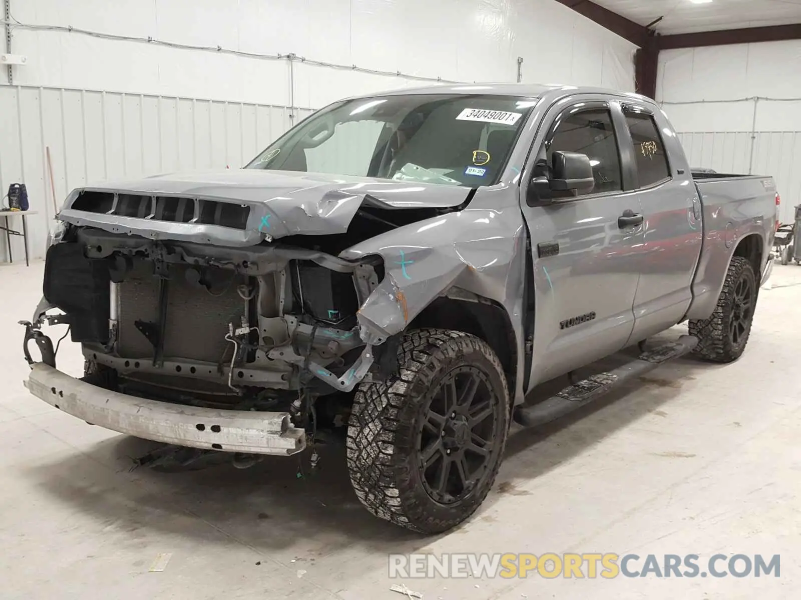 2 Photograph of a damaged car 5TFUY5F16LX885680 TOYOTA TUNDRA 2020