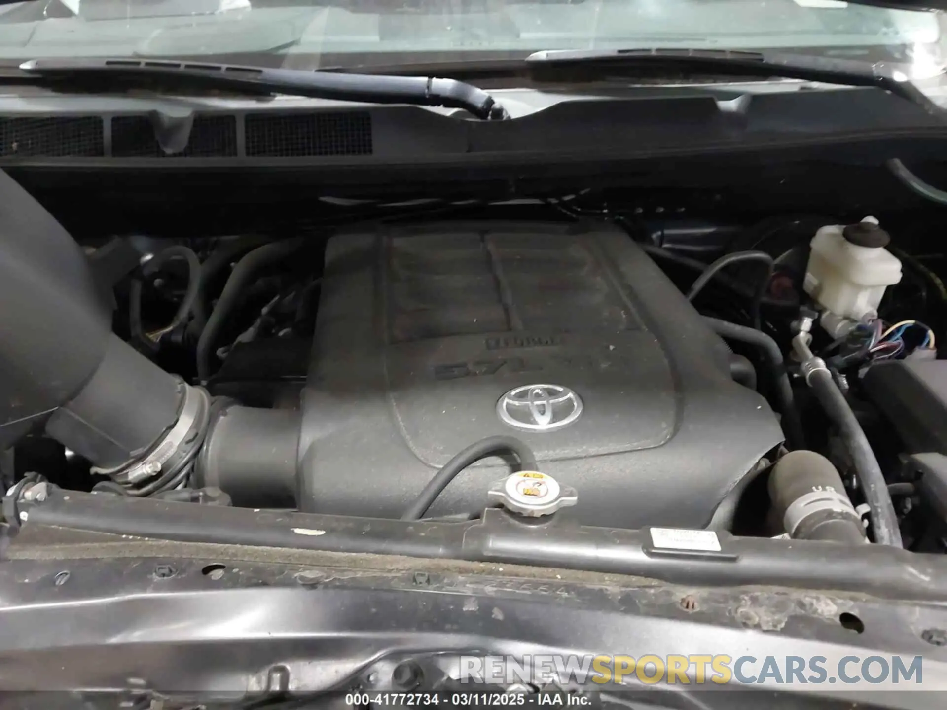 10 Photograph of a damaged car 5TFUY5F16LX913073 TOYOTA TUNDRA 2020