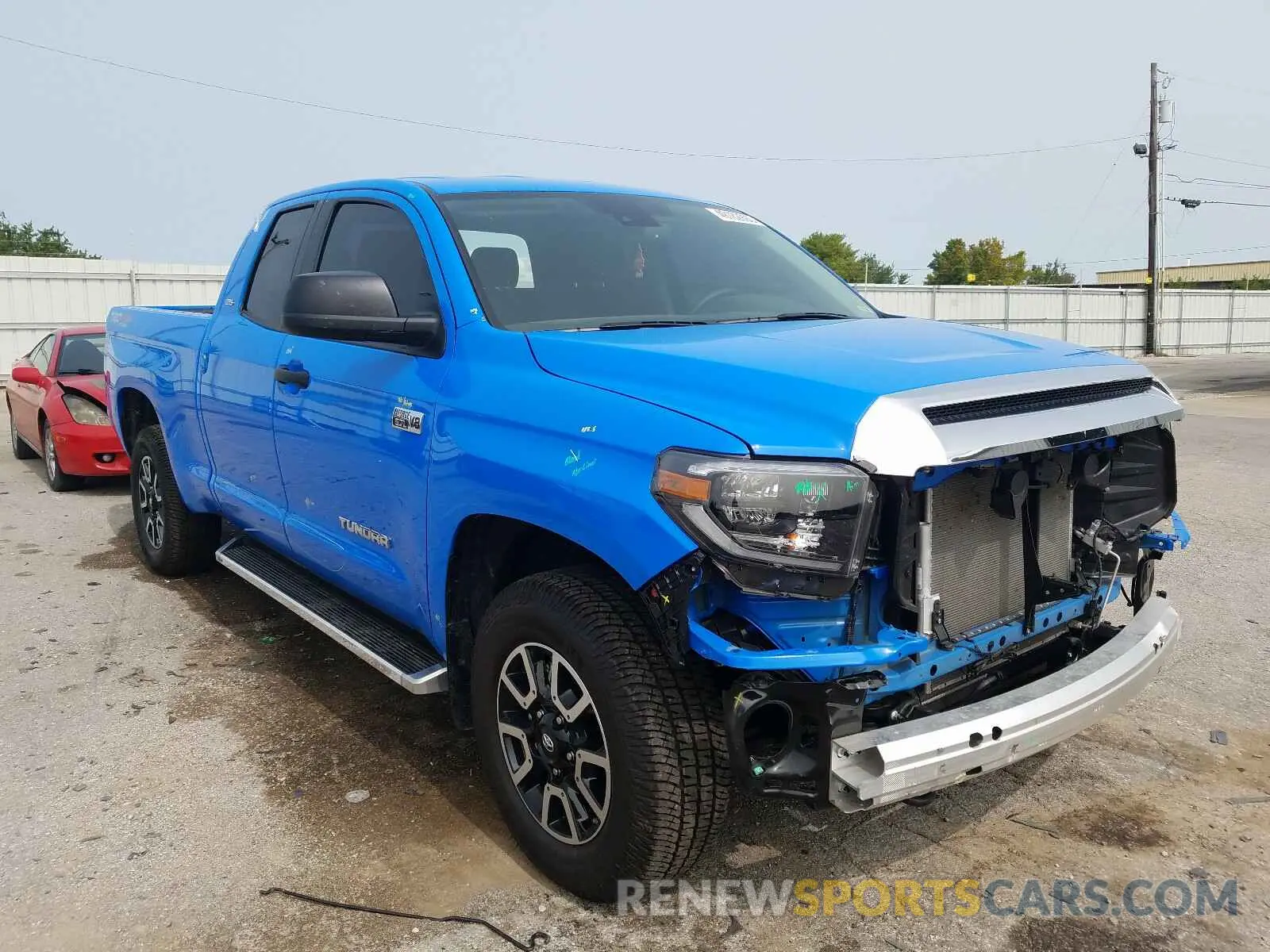 1 Photograph of a damaged car 5TFUY5F17LX913180 TOYOTA TUNDRA 2020