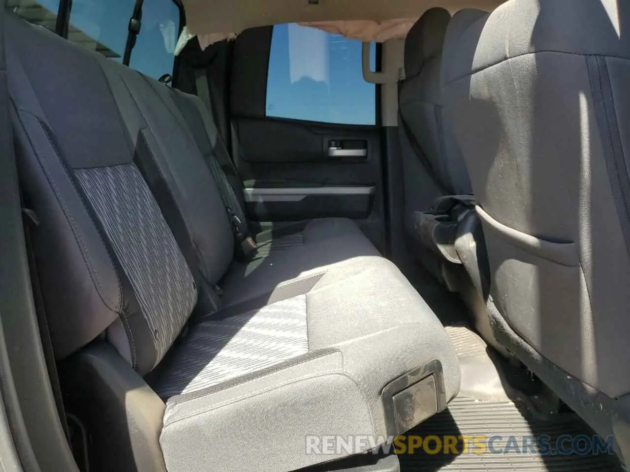 10 Фотография поврежденного автомобиля 5TFUY5F17LX955641 TOYOTA TUNDRA 2020